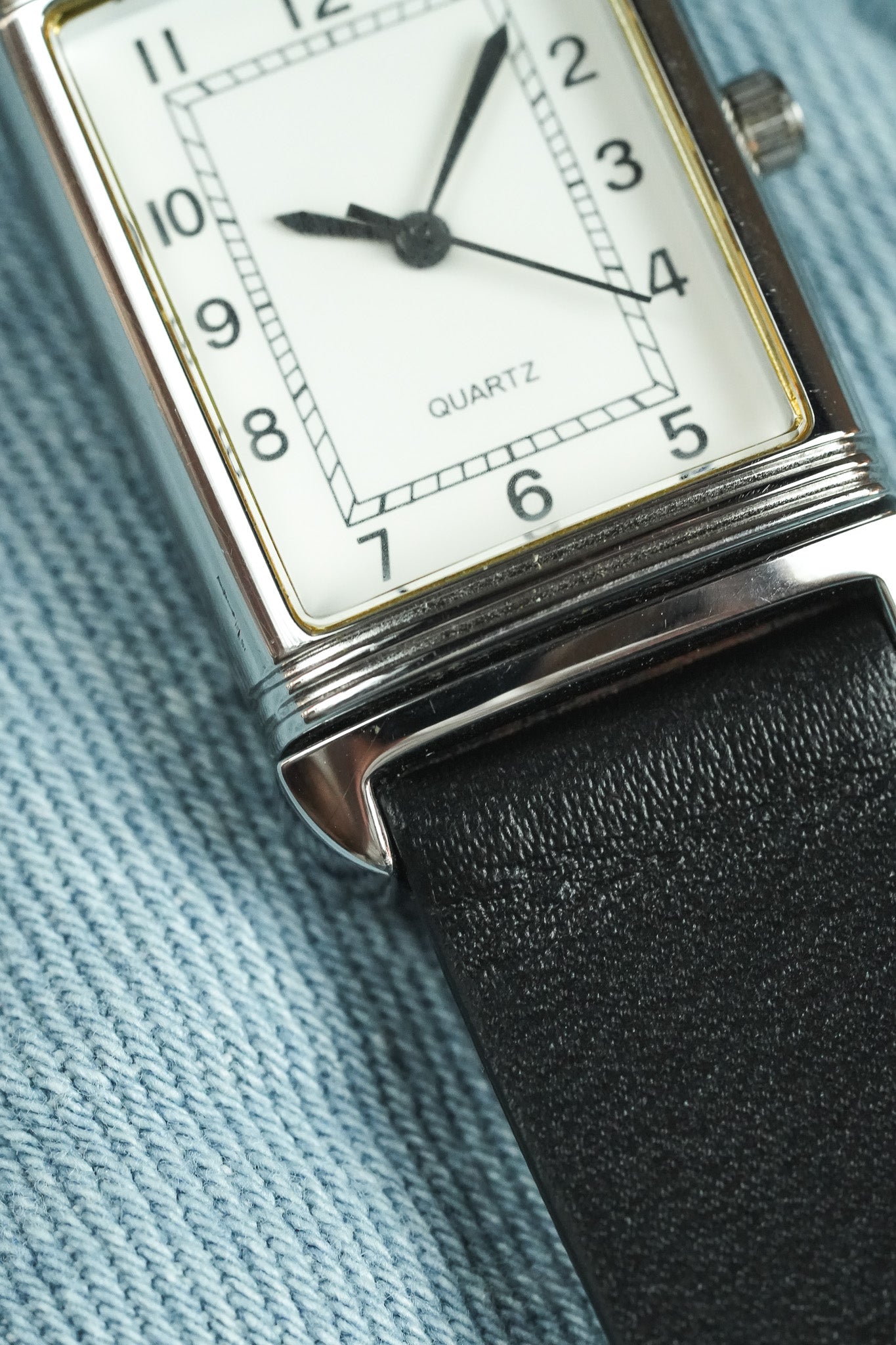 Hitachi - Tank Reverso Acier Quartz - 1990s - Atelier Victor - Vintage Shop