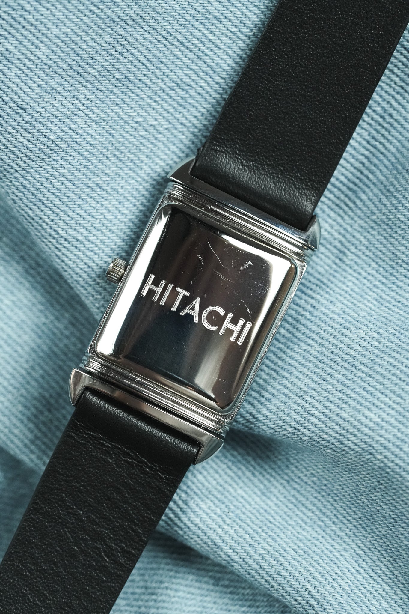 Hitachi - Tank Reverso Acier Quartz - 1990s - Atelier Victor - Vintage Shop