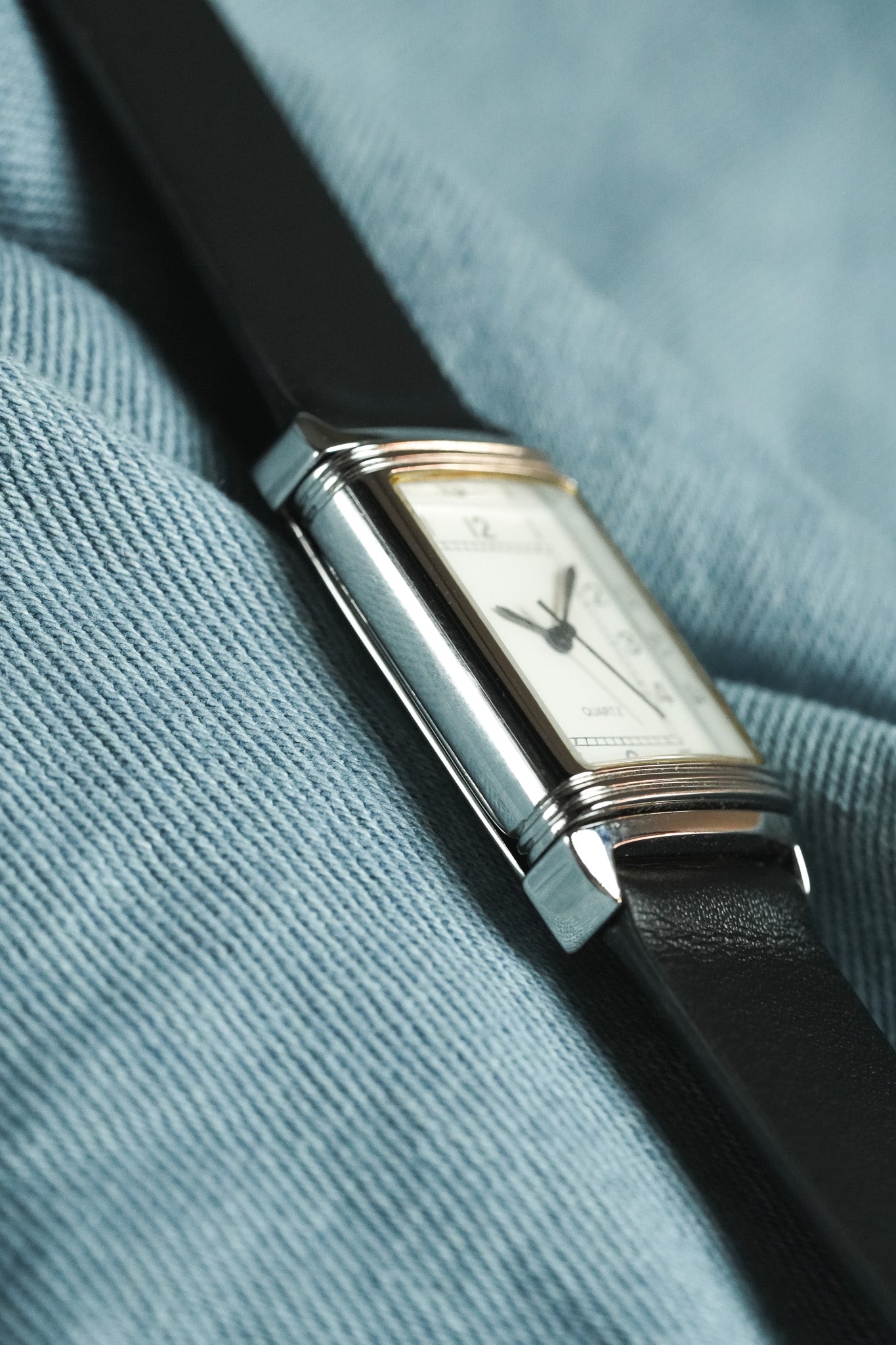 Hitachi - Tank Reverso Acier Quartz - 1990s - Atelier Victor - Vintage Shop