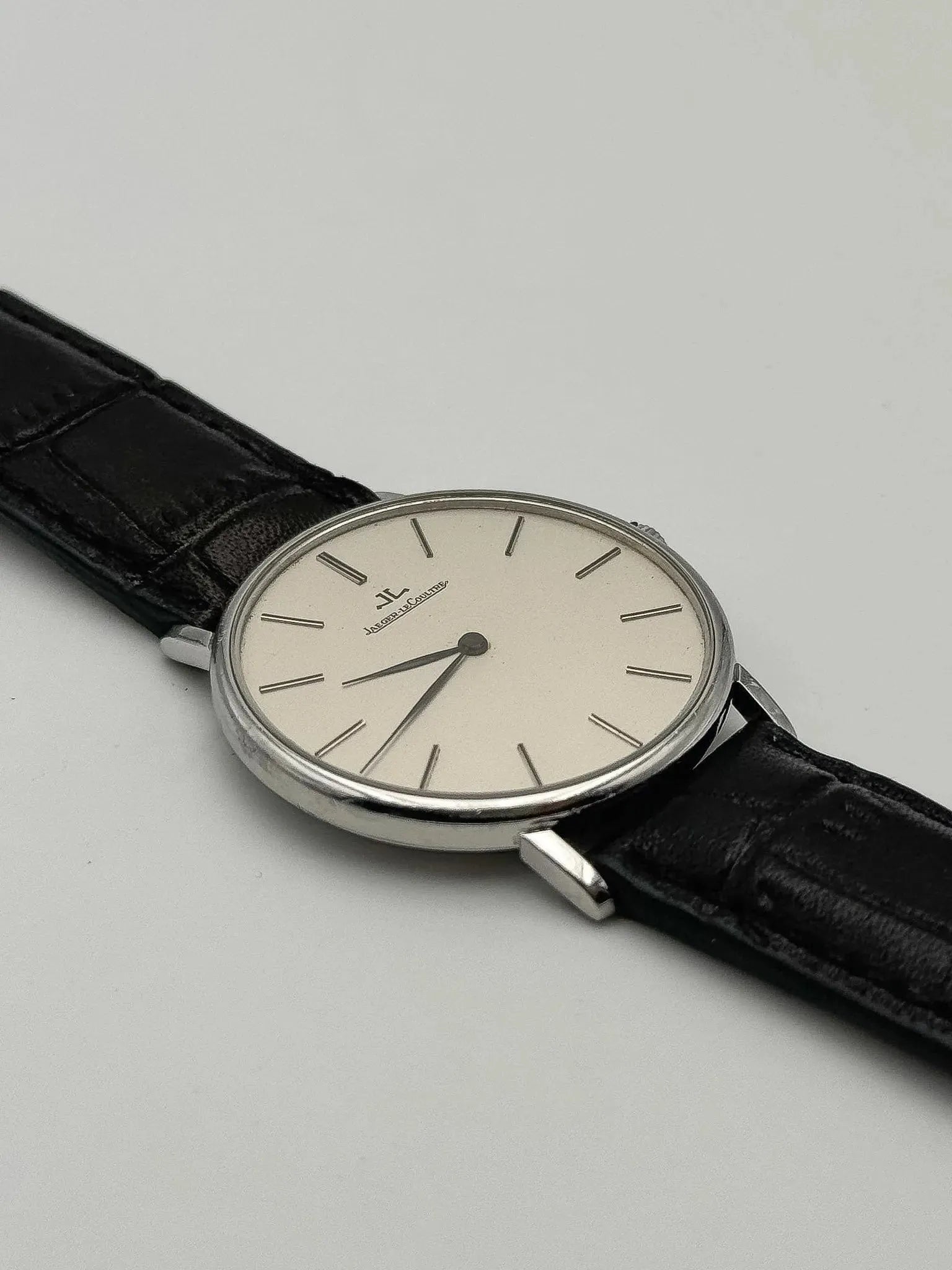 Jaeger-LeCoultre - Dress Watch Acier Extra plate 9226 - 1970s - Atelier Victor Paris - Vintage Watch Shop Dubai