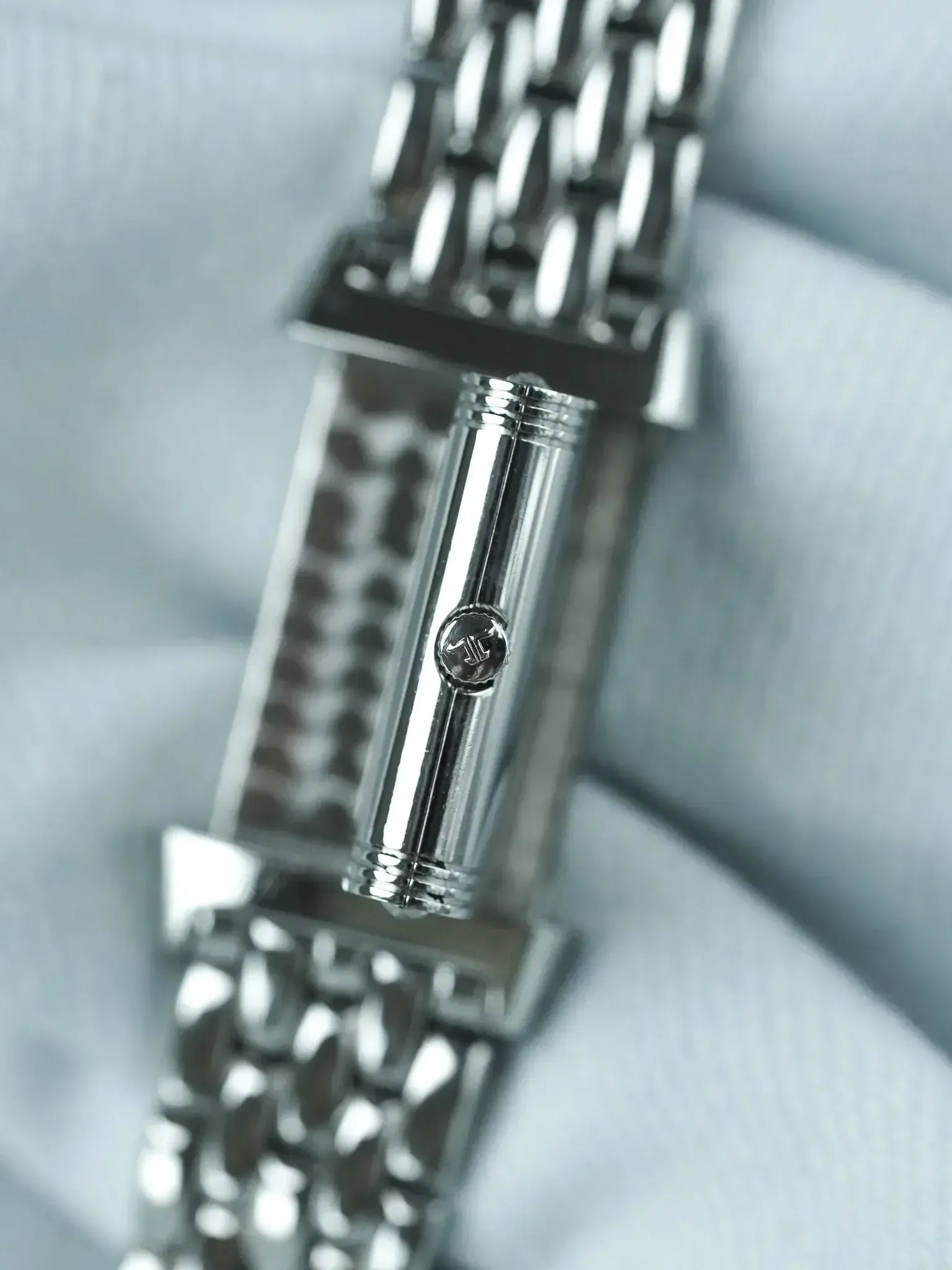 Jaeger-LeCoultre - Reservo 260.8.08 acier 20x33mm quartz extra plate - 1990s - Atelier Victor