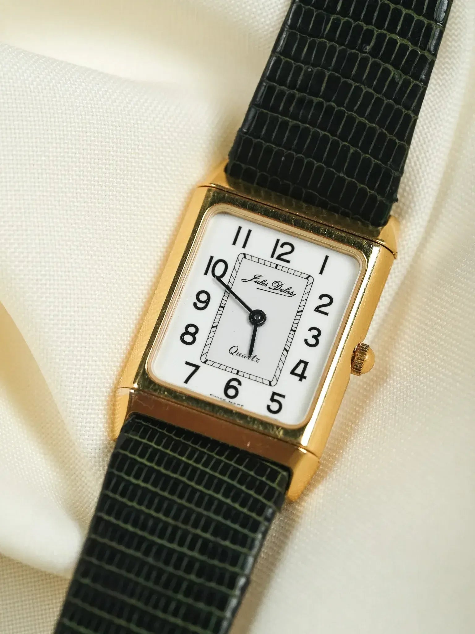 Jules Delas - montre style reverso plaqué or quartz - 1990s - Atelier Victor