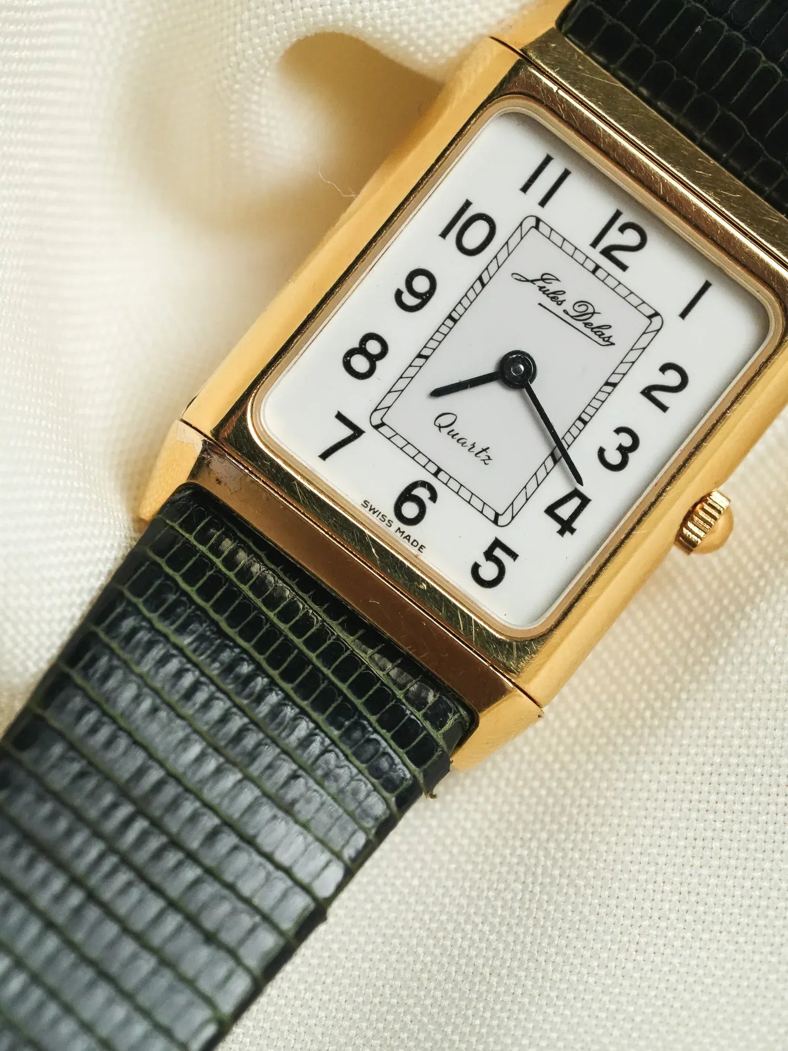 Jules Delas - montre style reverso plaqué or quartz - 1990s - Atelier Victor - Vintage Shop