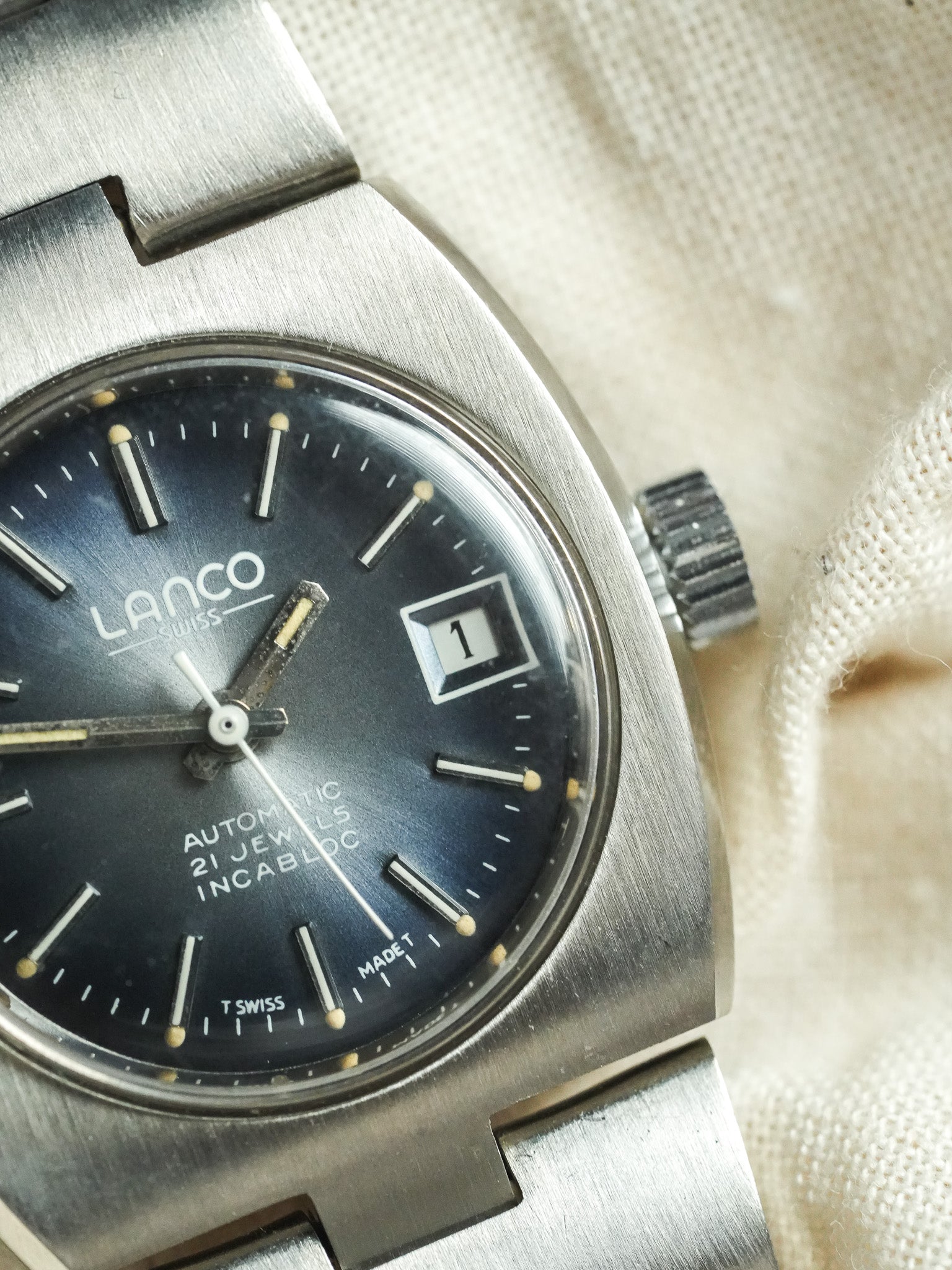 Lanco - Mini Tonneau Acier Bleu Automatique - NOS - 1980s - Atelier Victor - Vintage Shop