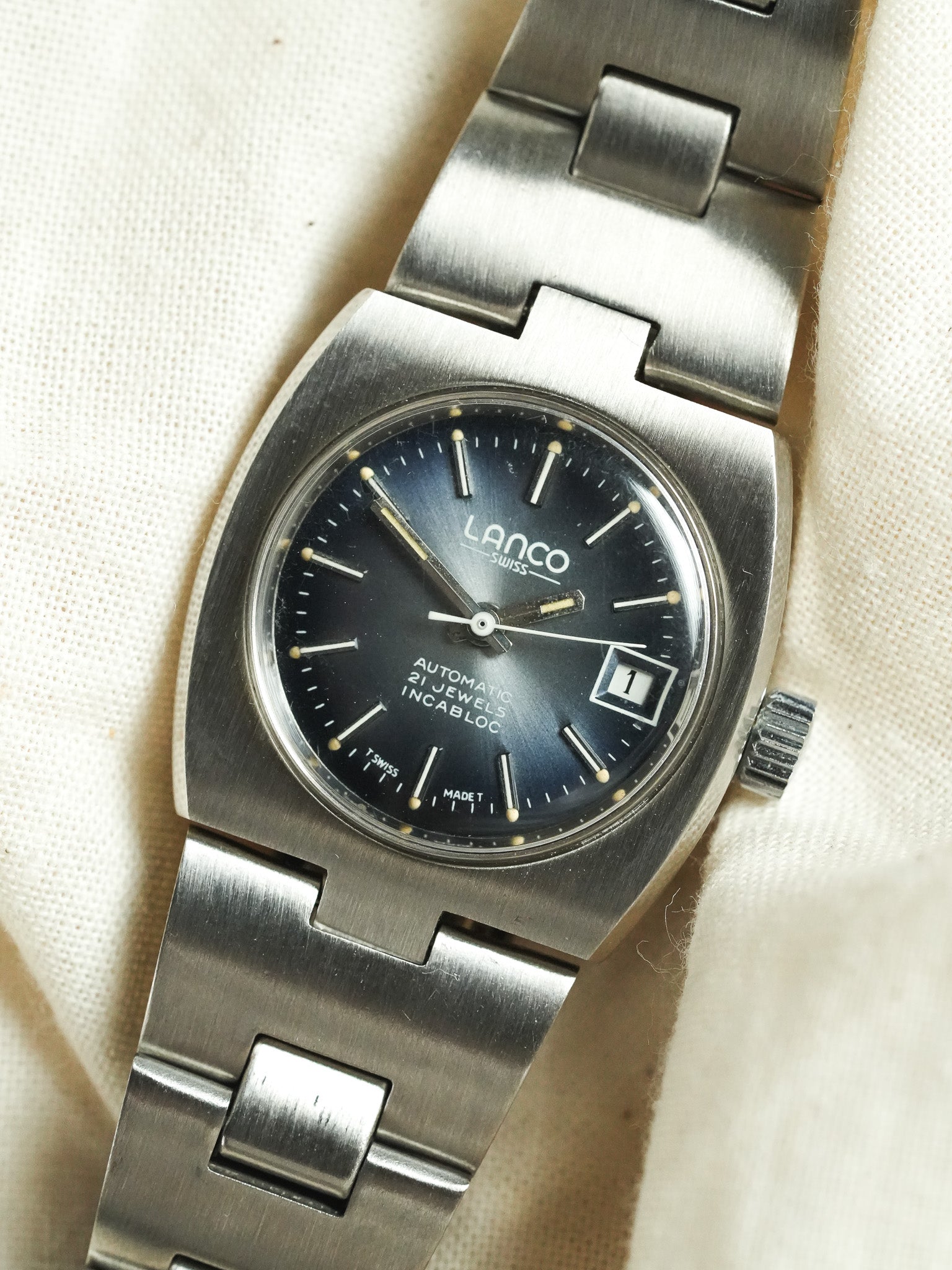 Lanco - Mini Tonneau Acier Bleu Automatique - NOS - 1980s - Atelier Victor - Vintage Shop
