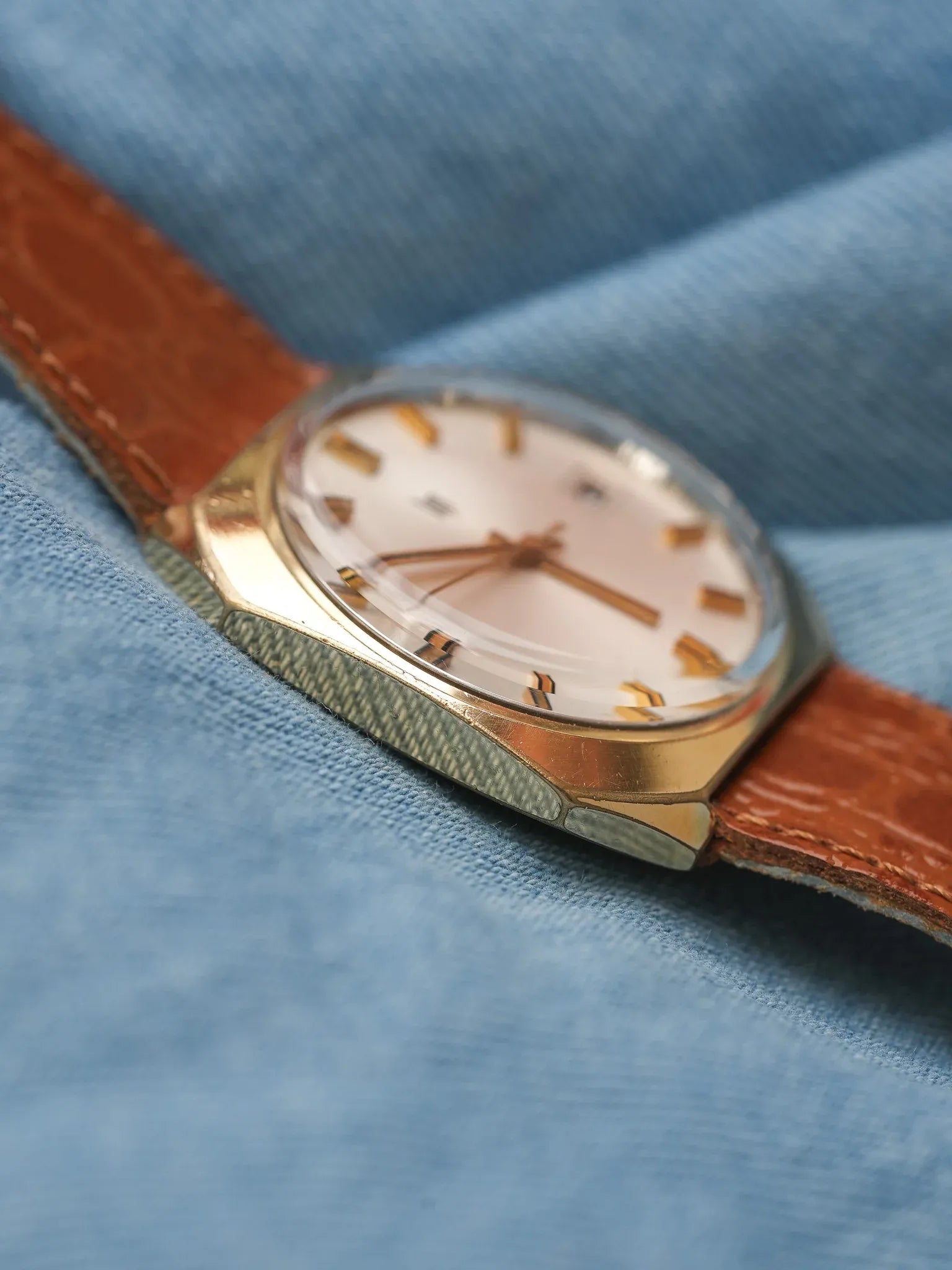 Lip - Carré plaqué or date - 1970s - Atelier Victor