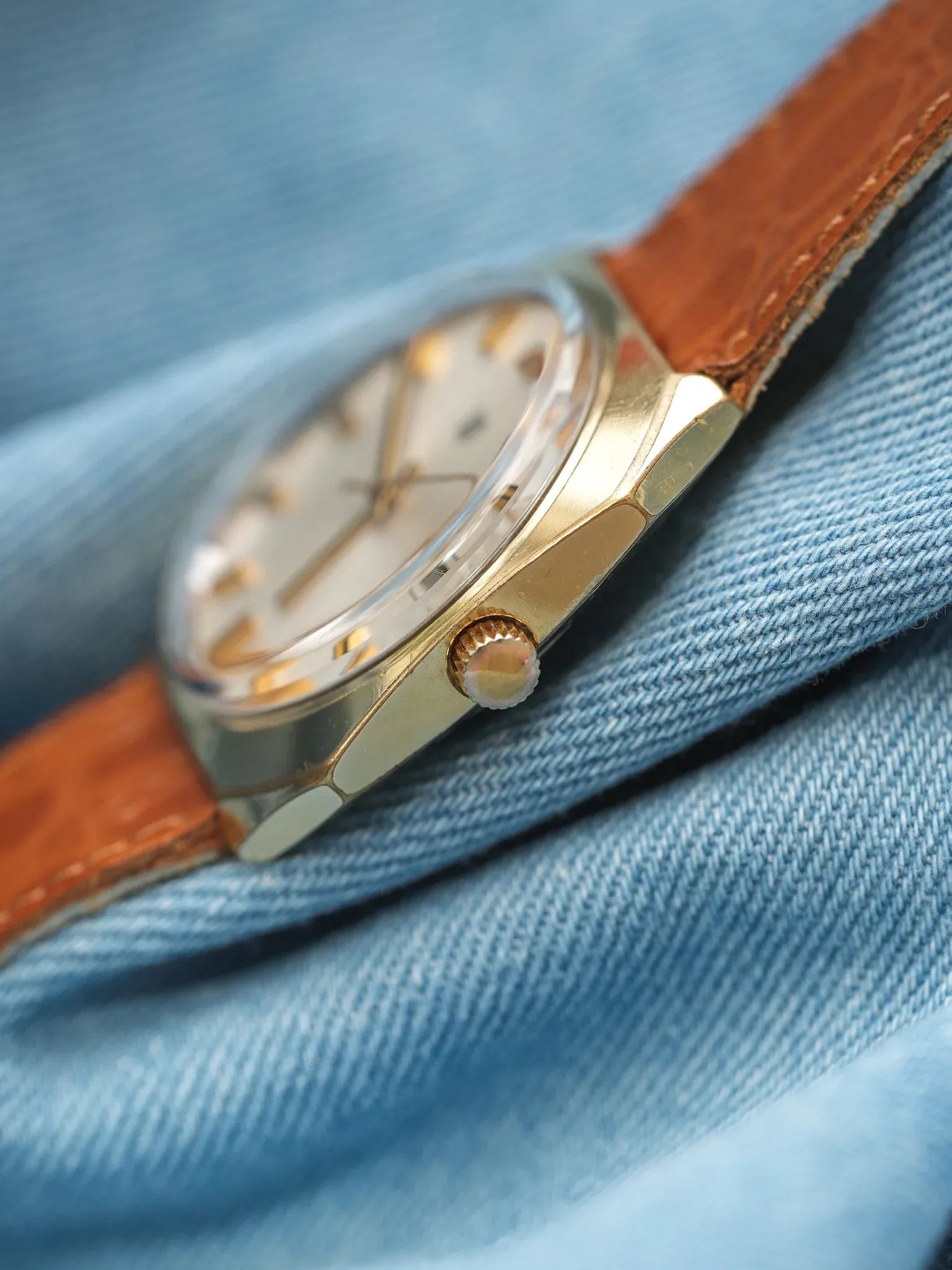 Lip - Carré plaqué or date - 1970s - Atelier Victor