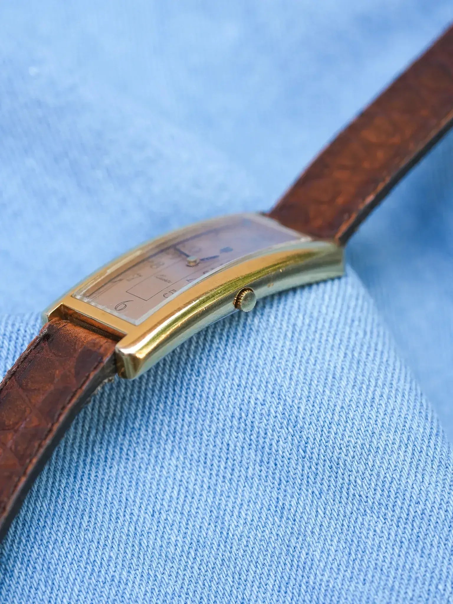 Lip - Tank Allongée Arrondie Saumon Plaqué or - 1990s - Atelier Victor