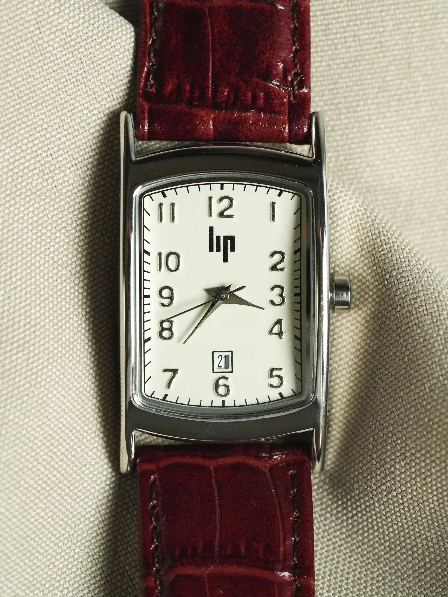 Lip - Tank Rectangulaise Curvée Acier Cadran blanc - 2000s - Atelier Victor