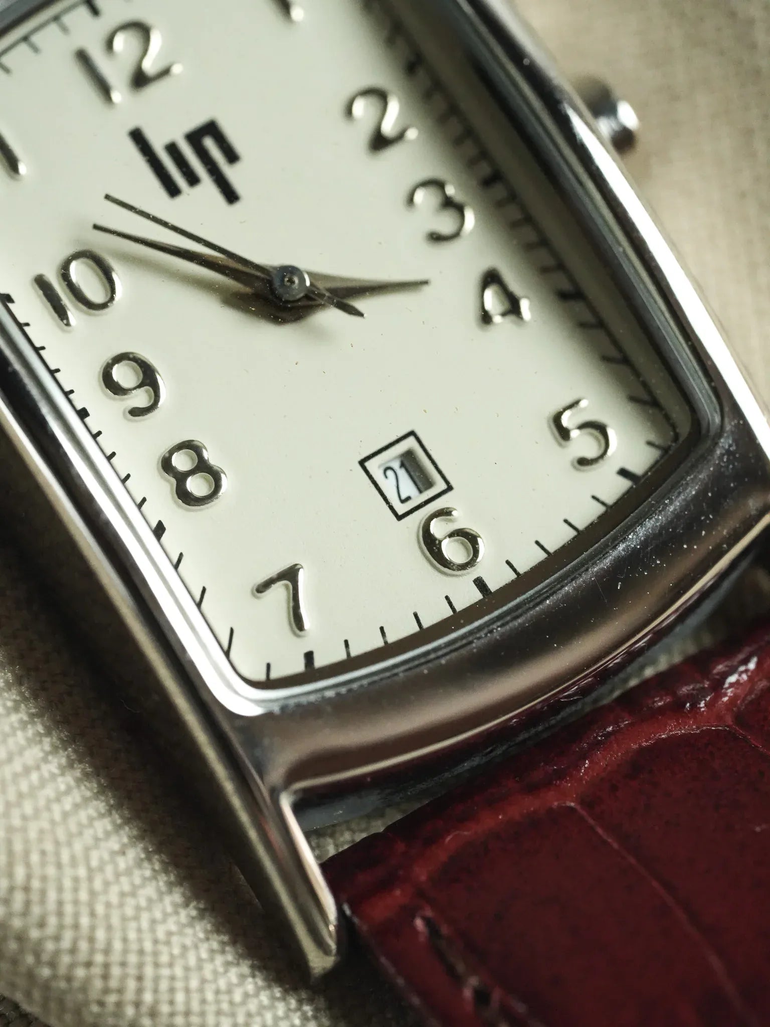 Lip - Tank Rectangulaise Curvée Acier Cadran blanc - 2000s - Atelier Victor