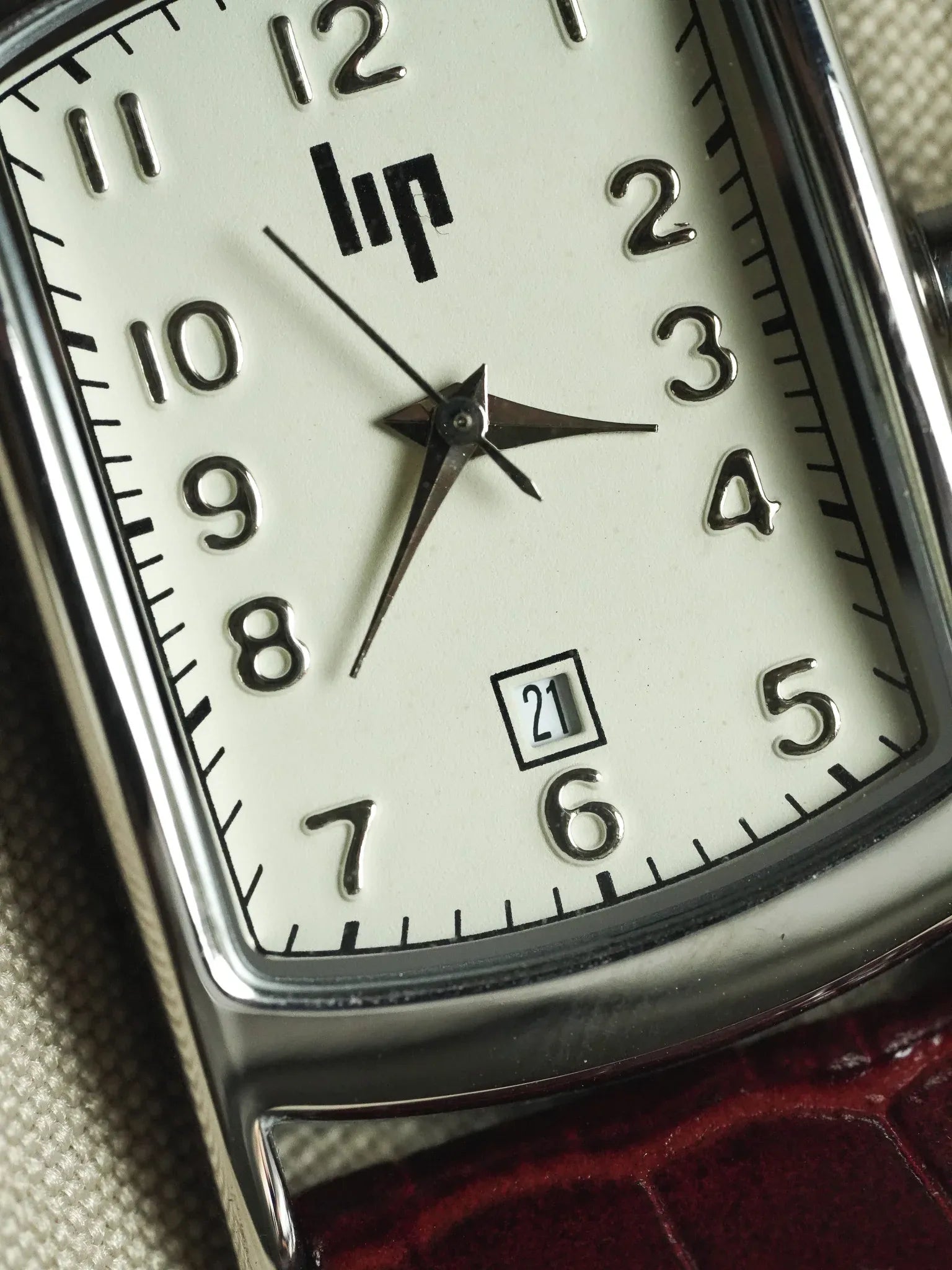 Lip - Tank Rectangulaise Curvée Acier Cadran blanc - 2000s - Atelier Victor