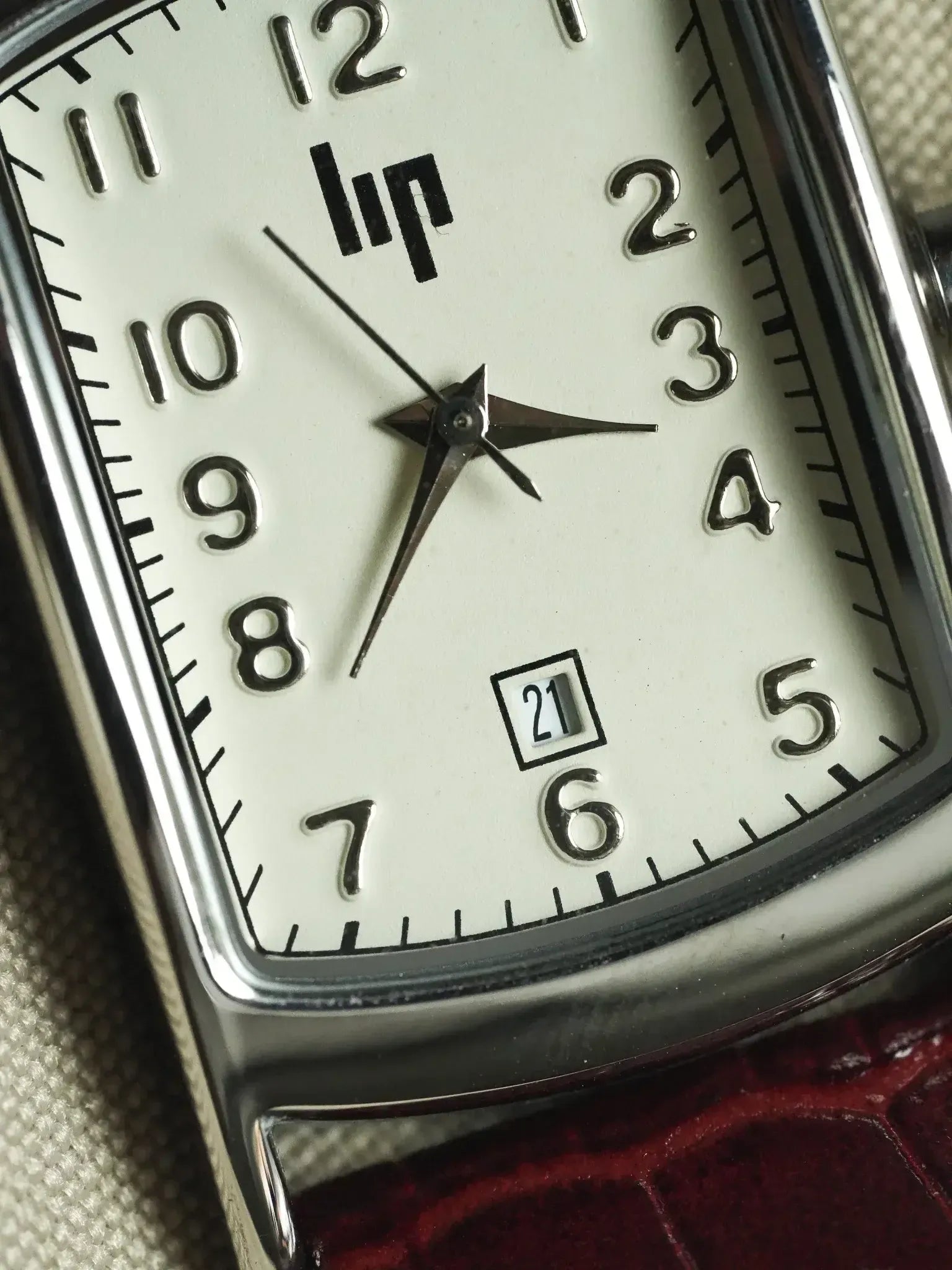 Lip - Tank Rectangulaise Curvée Acier Cadran blanc - 2000s - Atelier Victor