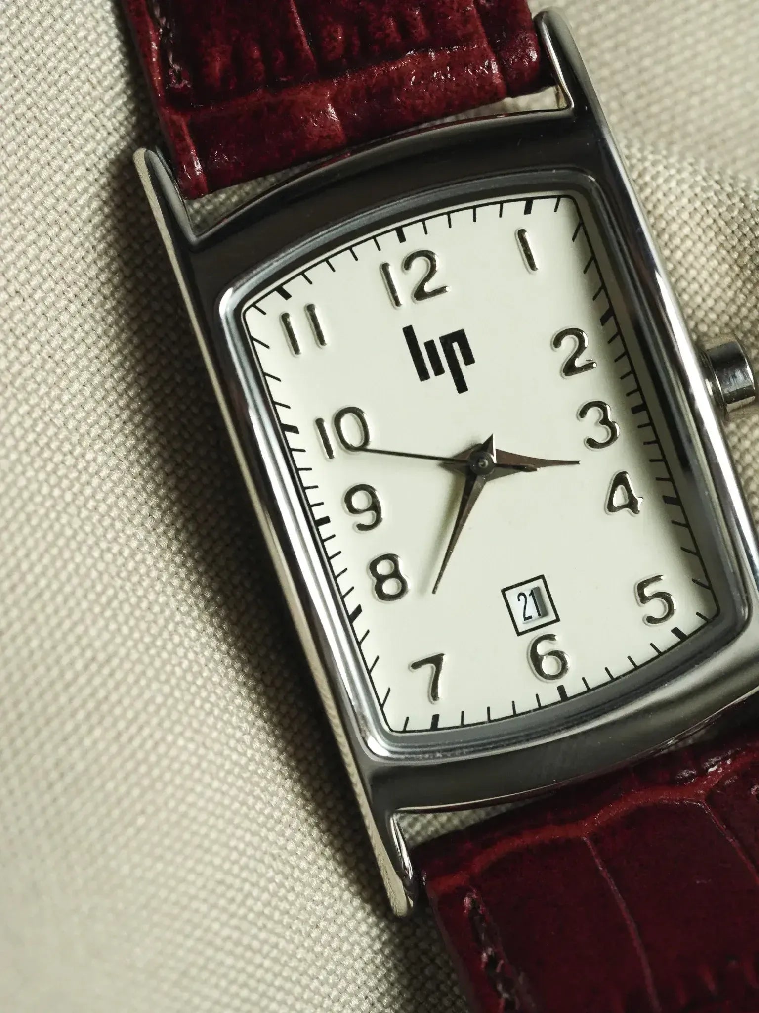 Lip - Tank Rectangulaise Curvée Acier Cadran blanc - 2000s - Atelier Victor