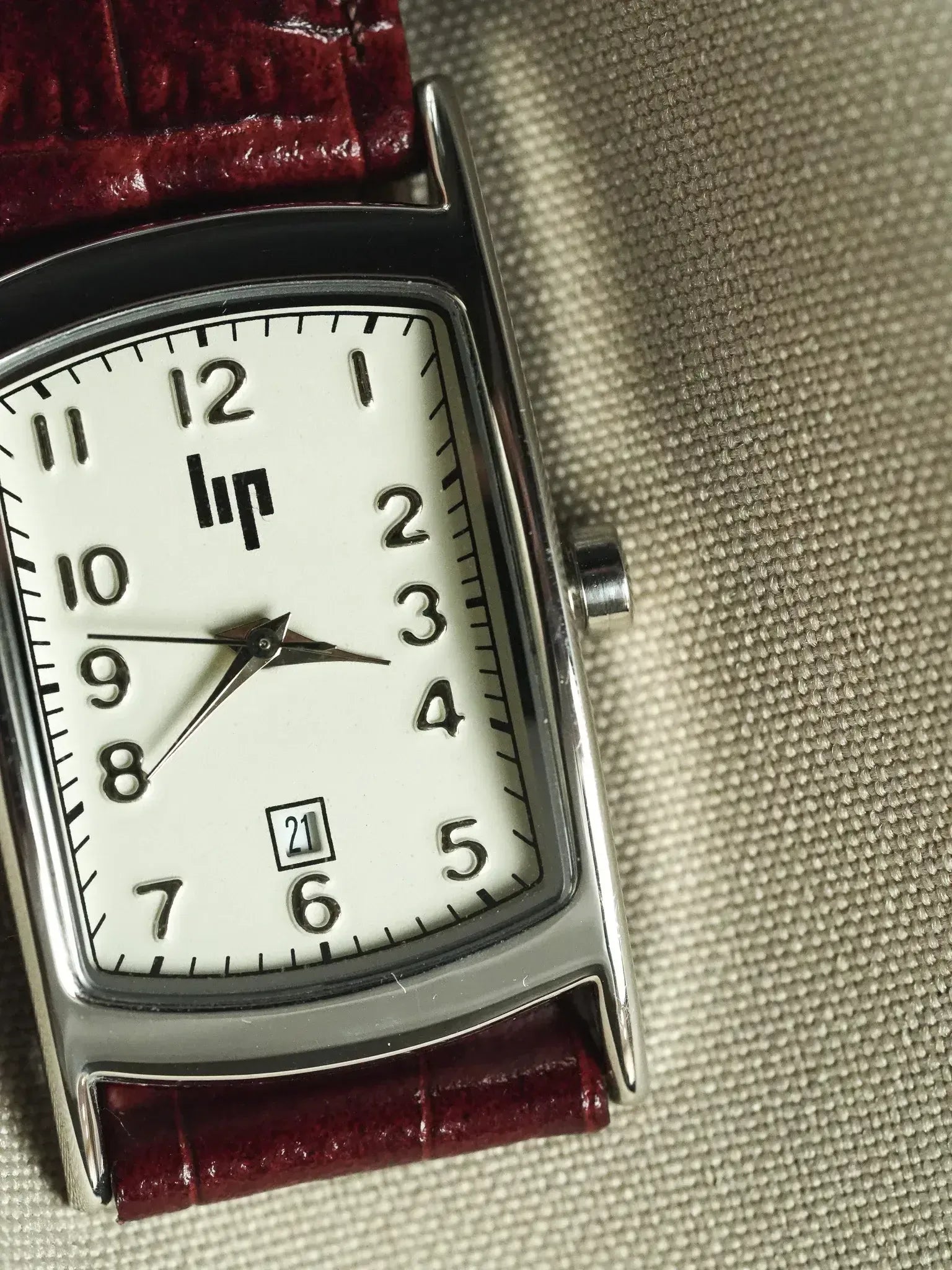 Lip - Tank Rectangulaise Curvée Acier Cadran blanc - 2000s - Atelier Victor