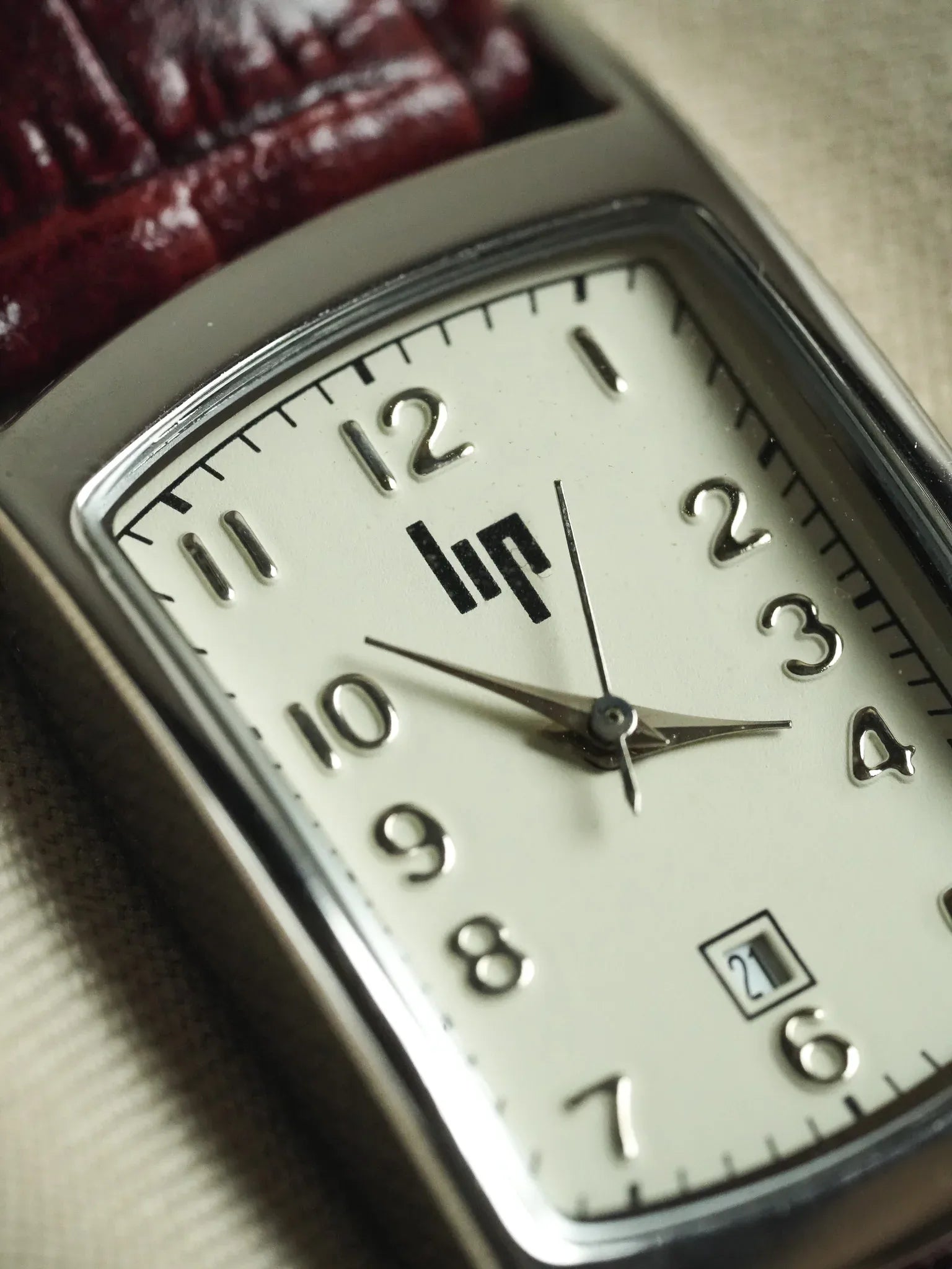 Lip - Tank Rectangulaise Curvée Acier Cadran blanc - 2000s - Atelier Victor