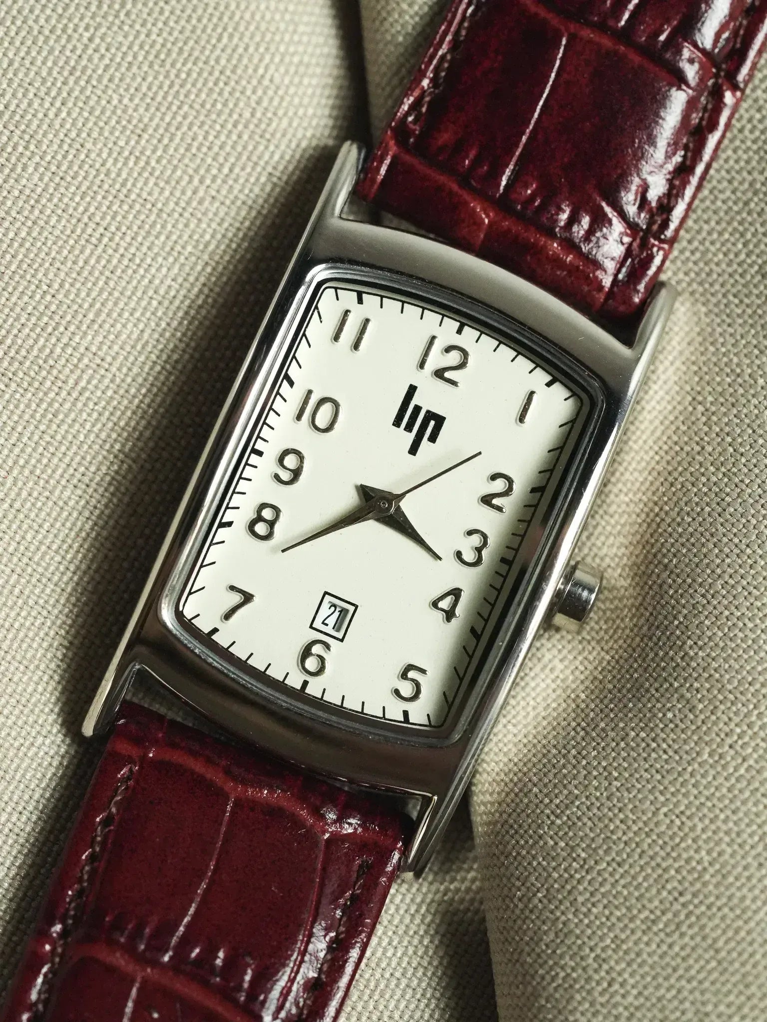 Lip - Tank Rectangulaise Curvée Acier Cadran blanc - 2000s - Atelier Victor