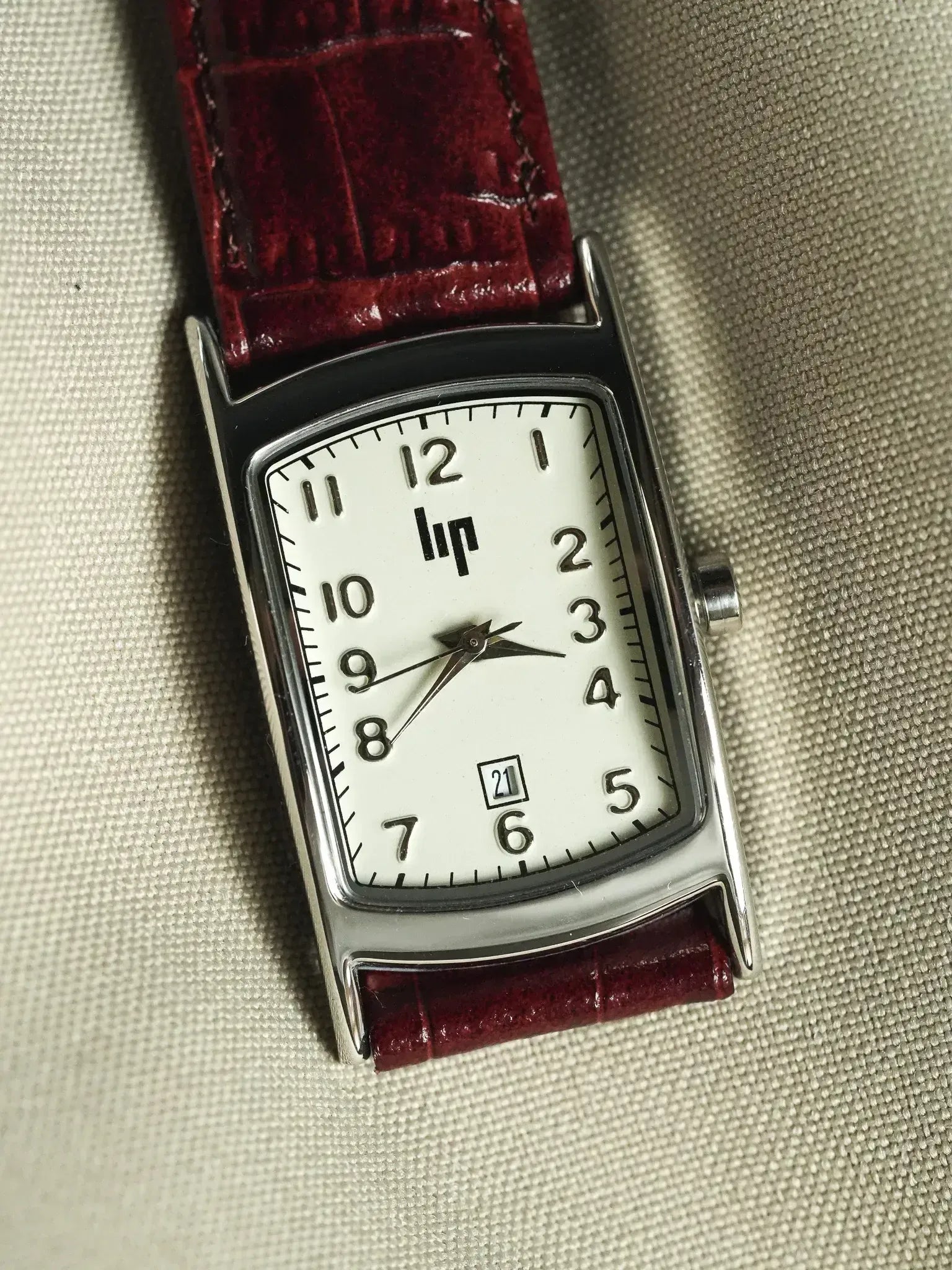 Lip - Tank Rectangulaise Curvée Acier Cadran blanc - 2000s - Atelier Victor