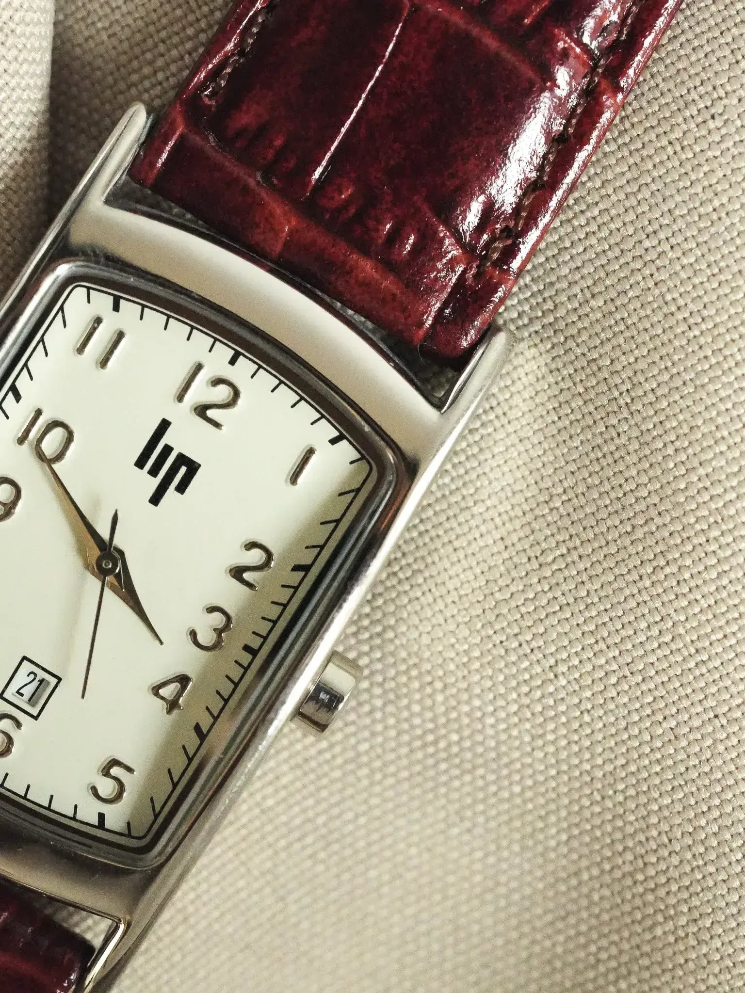 Lip - Tank Rectangulaise Curvée Acier Cadran blanc - 2000s - Atelier Victor