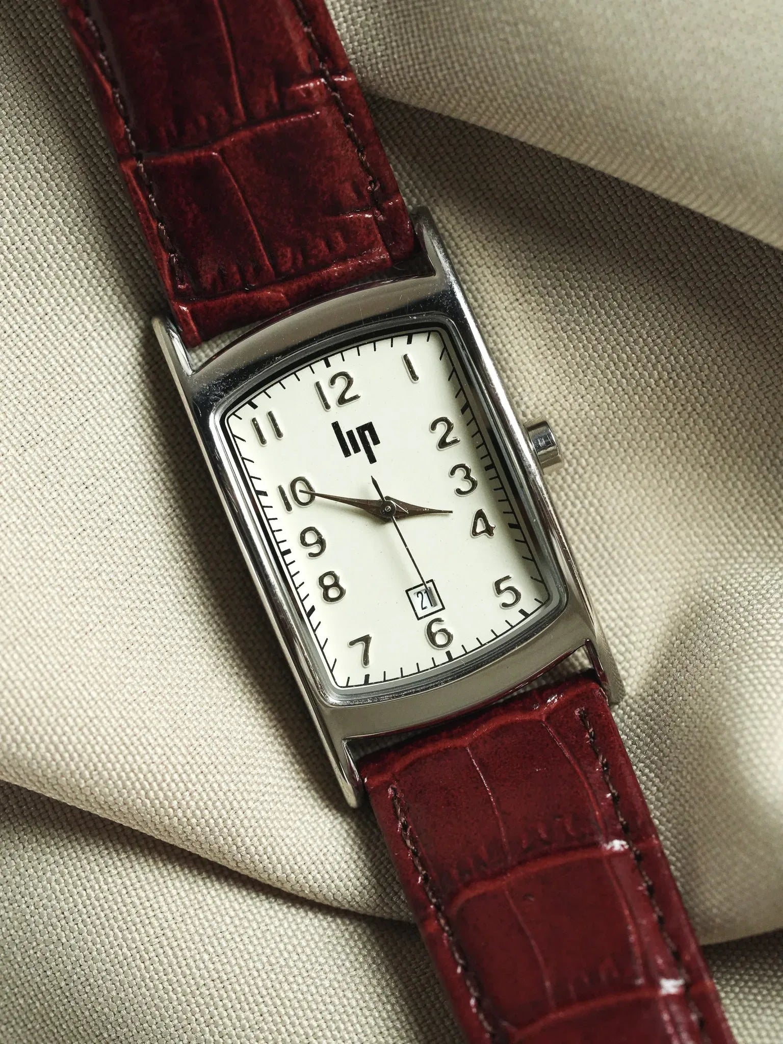 Lip - Tank Rectangulaise Curvée Acier Cadran blanc - 2000s - Atelier Victor