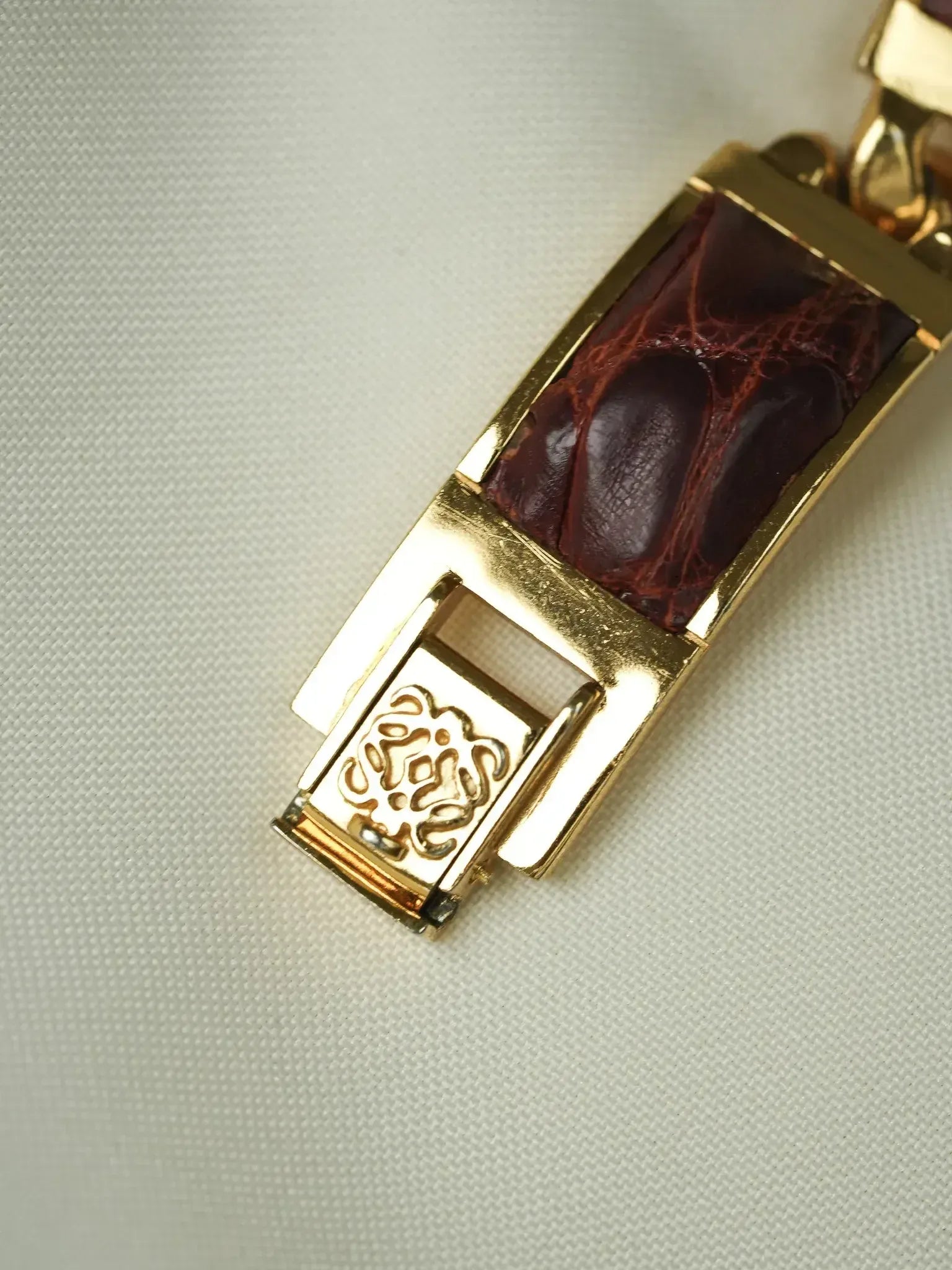 Loewe - Montre bracelet plaqué or cuir marron - 1990s - Atelier Victor