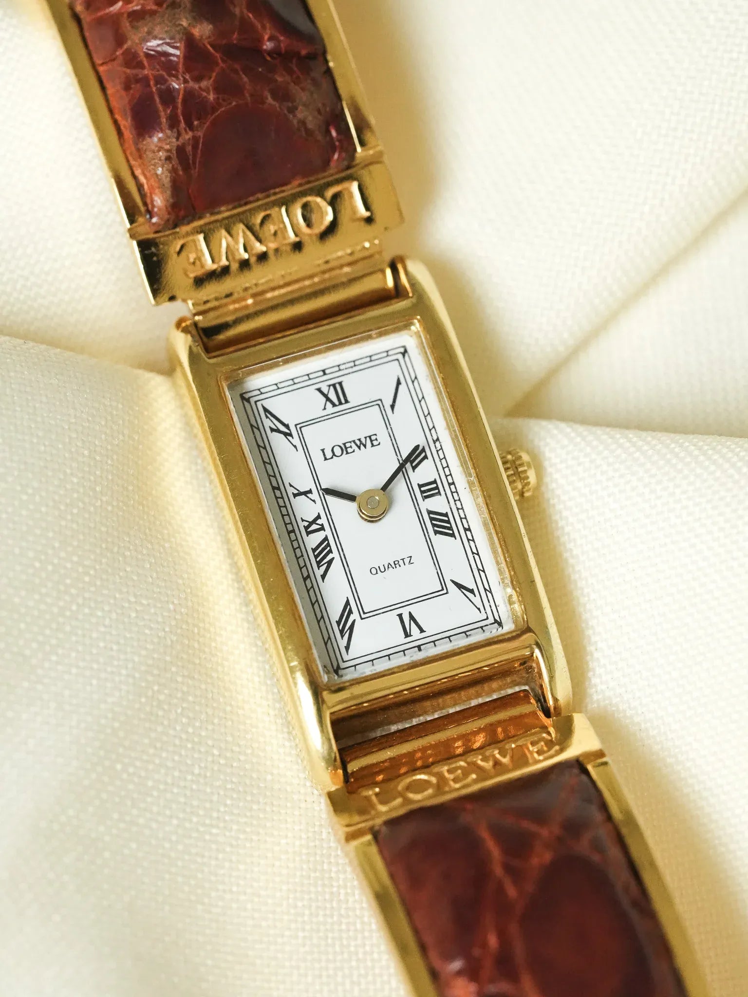 Loewe - Montre bracelet plaqué or cuir marron - 1990s - Atelier Victor