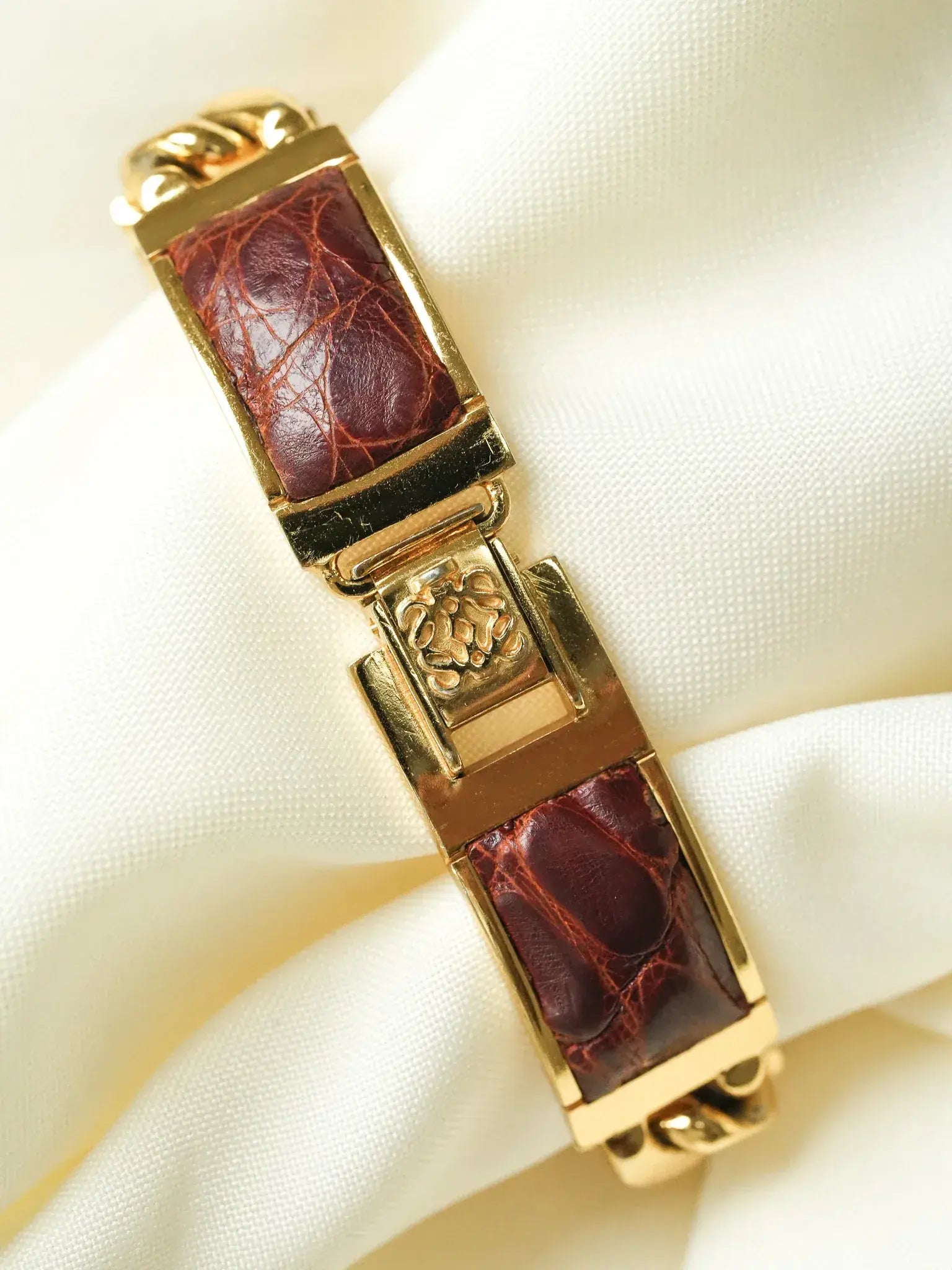 Loewe - Montre bracelet plaqué or cuir marron - 1990s - Atelier Victor