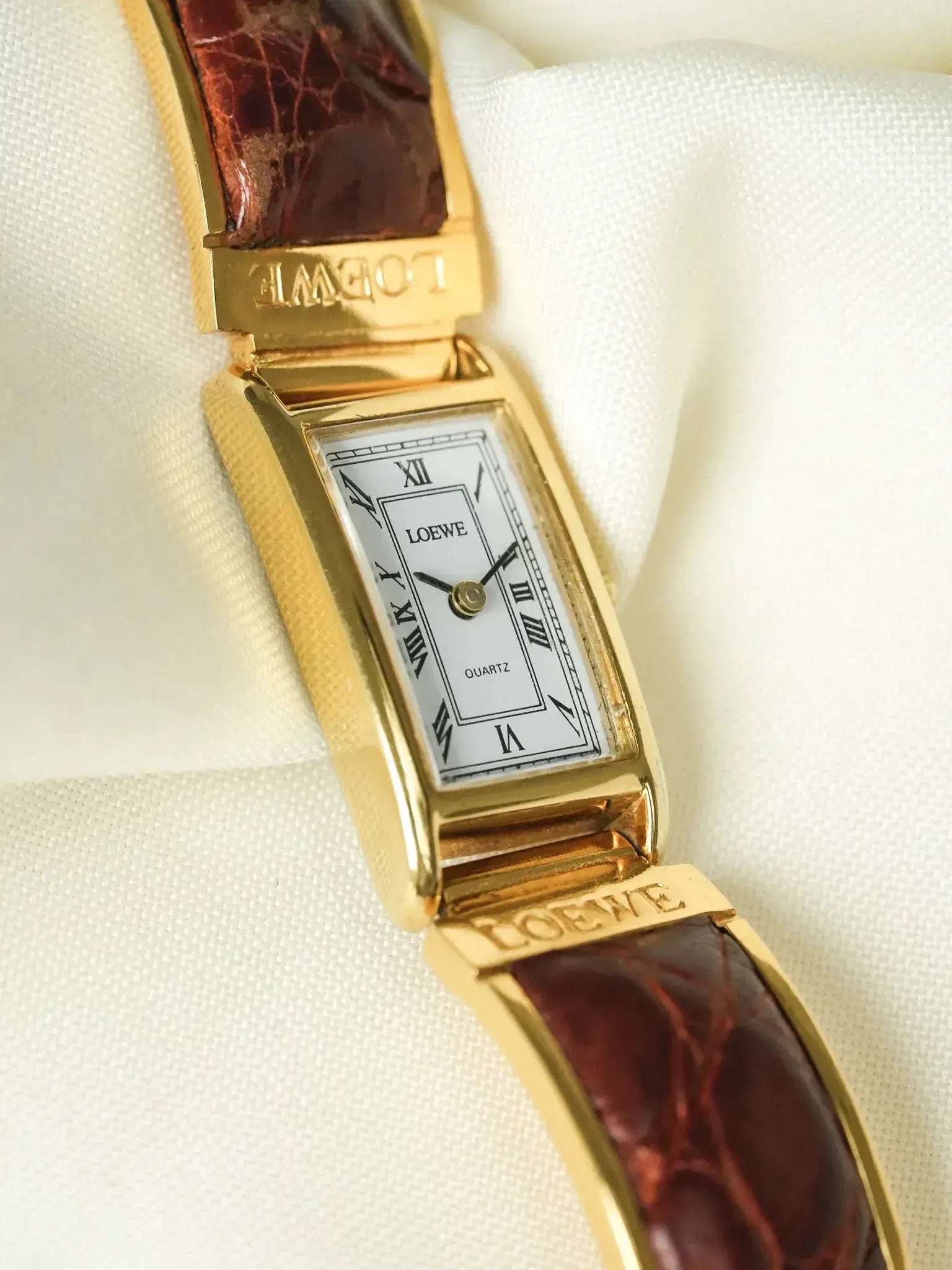 Loewe - Montre bracelet plaqué or cuir marron - 1990s - Atelier Victor