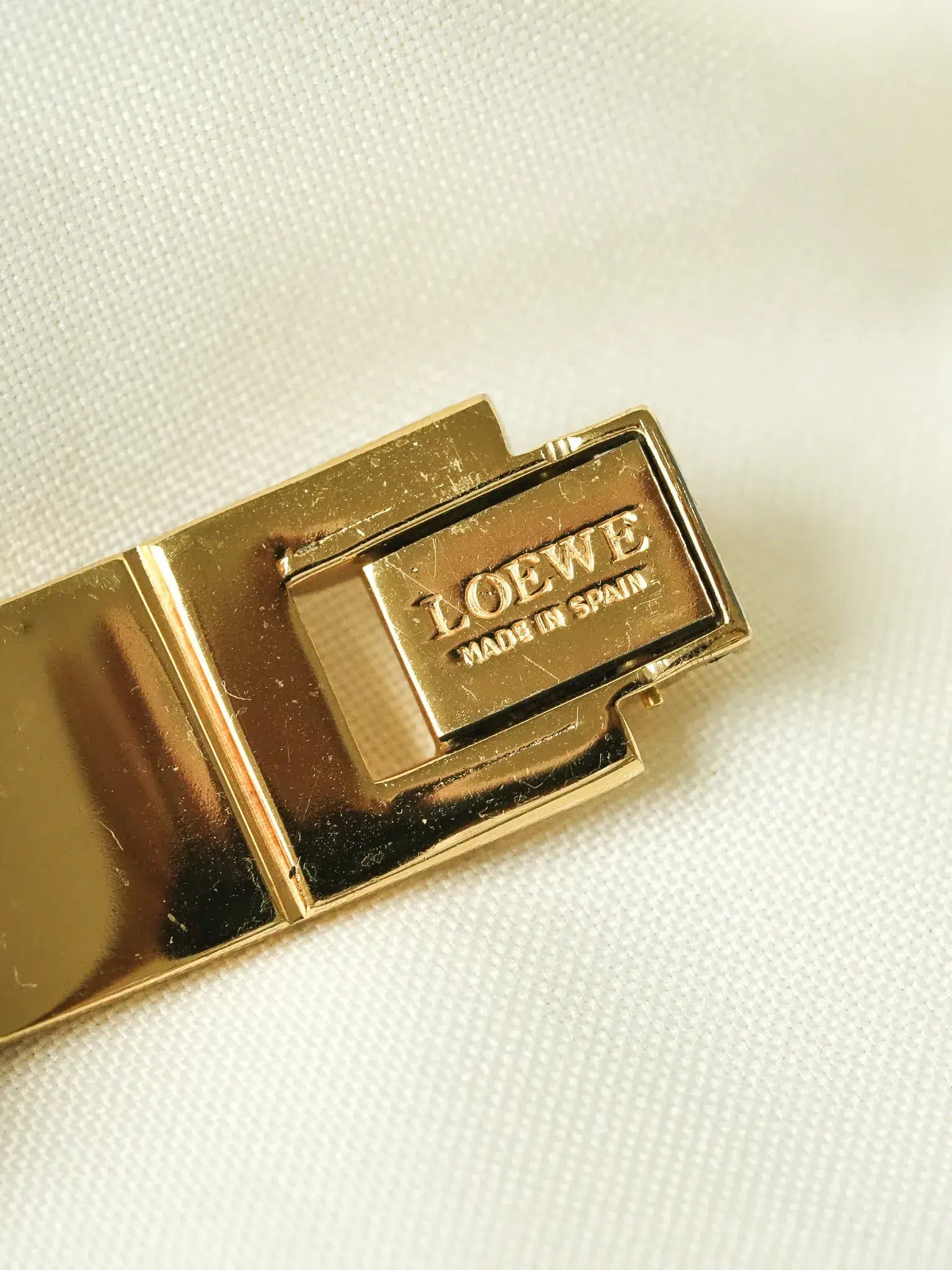 Loewe - Montre bracelet plaqué or cuir marron - 1990s - Atelier Victor