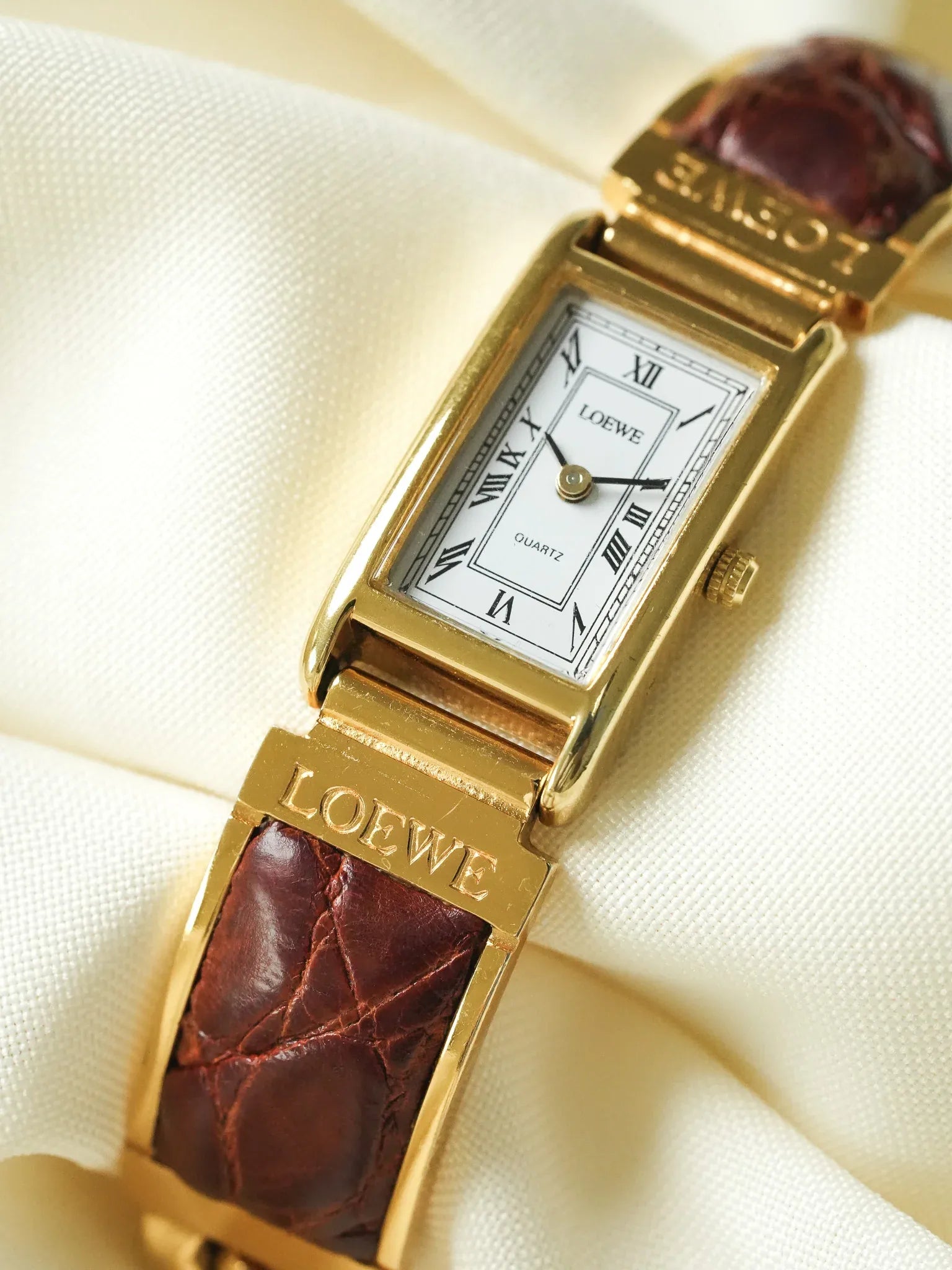 Loewe - Montre bracelet plaqué or cuir marron - 1990s - Atelier Victor