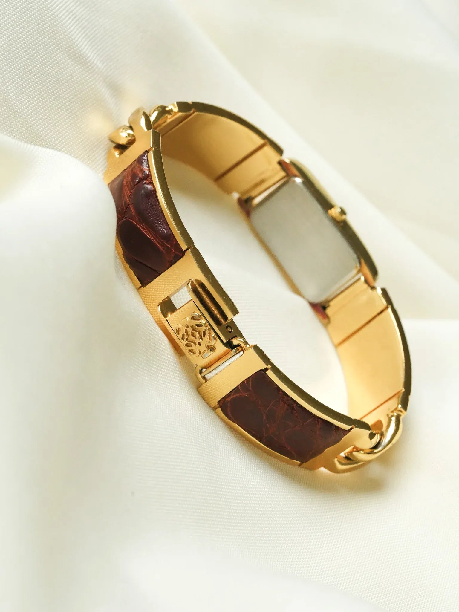 Loewe - Montre bracelet plaqué or cuir marron - 1990s - Atelier Victor