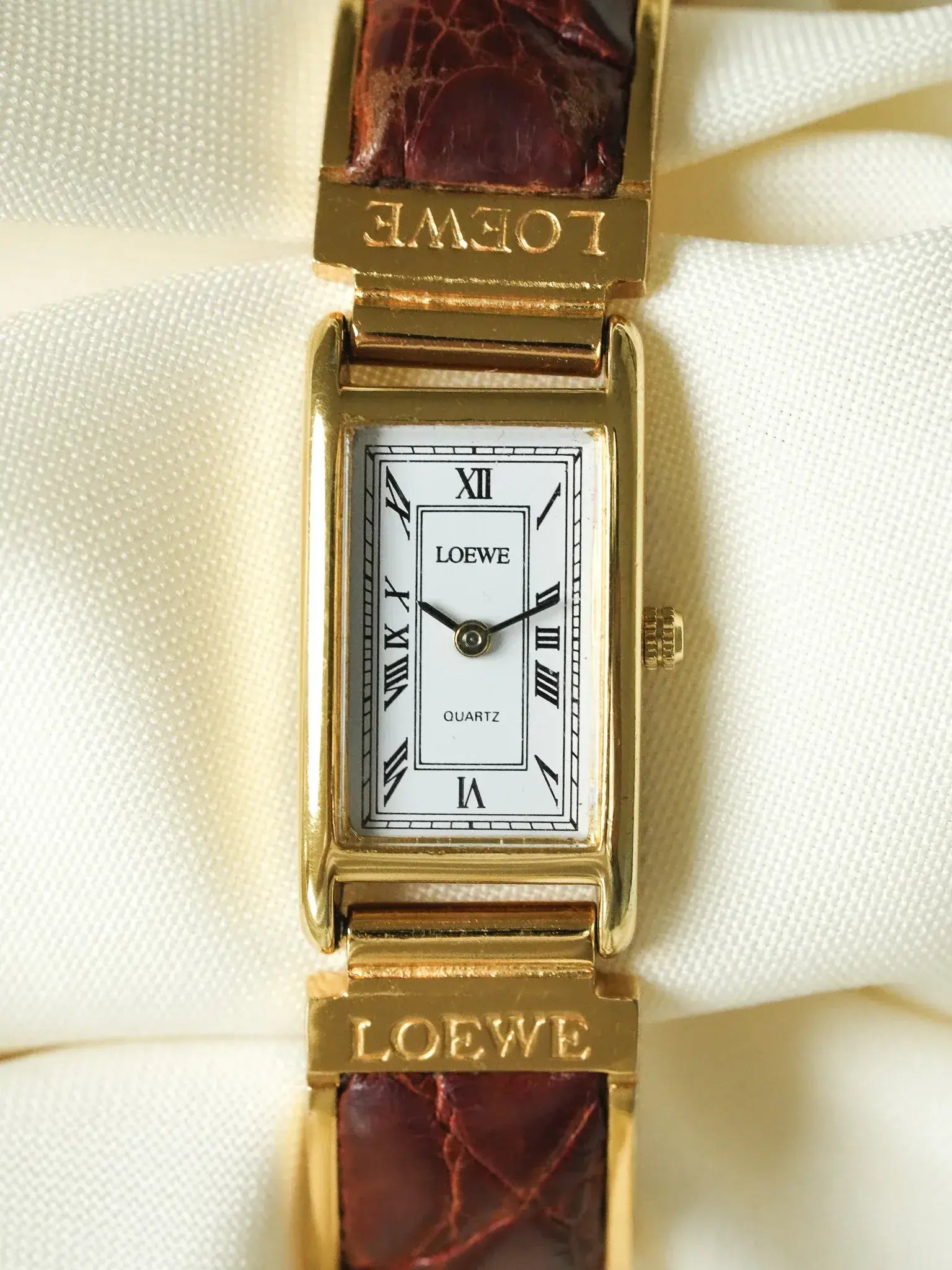 Loewe - Montre bracelet plaqué or cuir marron - 1990s - Atelier Victor