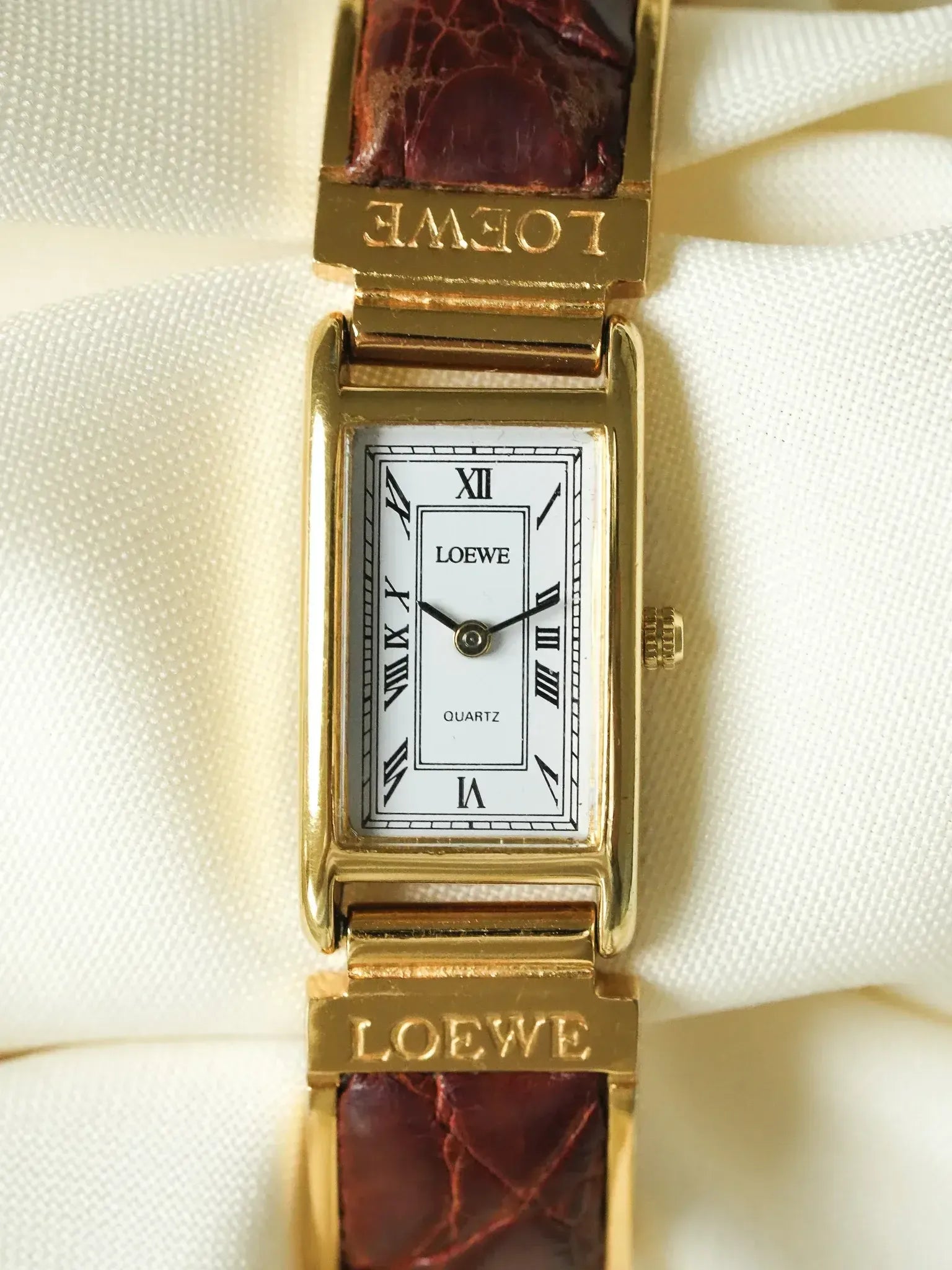Loewe - Montre bracelet plaqué or cuir marron - 1990s - Atelier Victor