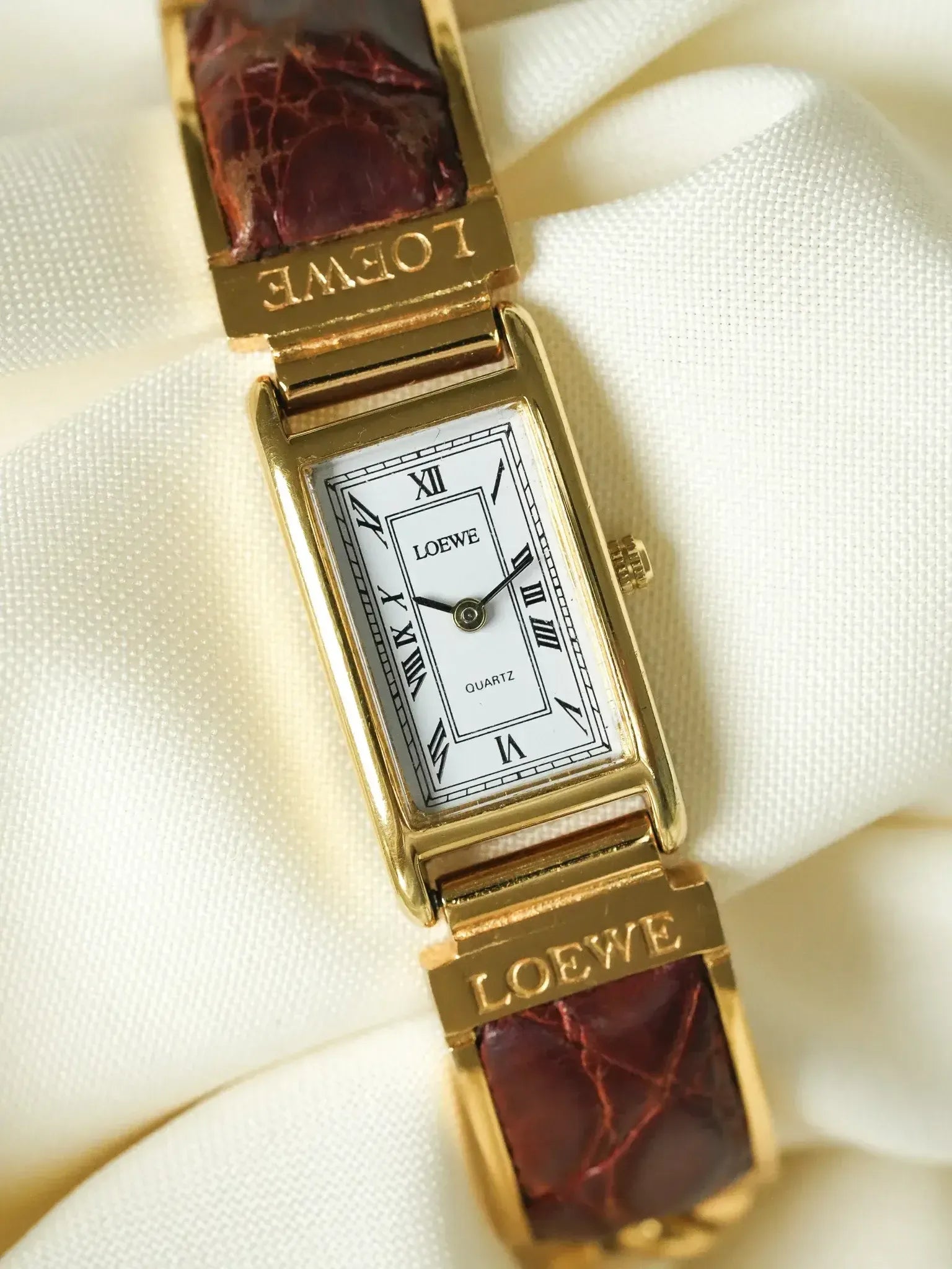Loewe - Montre bracelet plaqué or cuir marron - 1990s - Atelier Victor