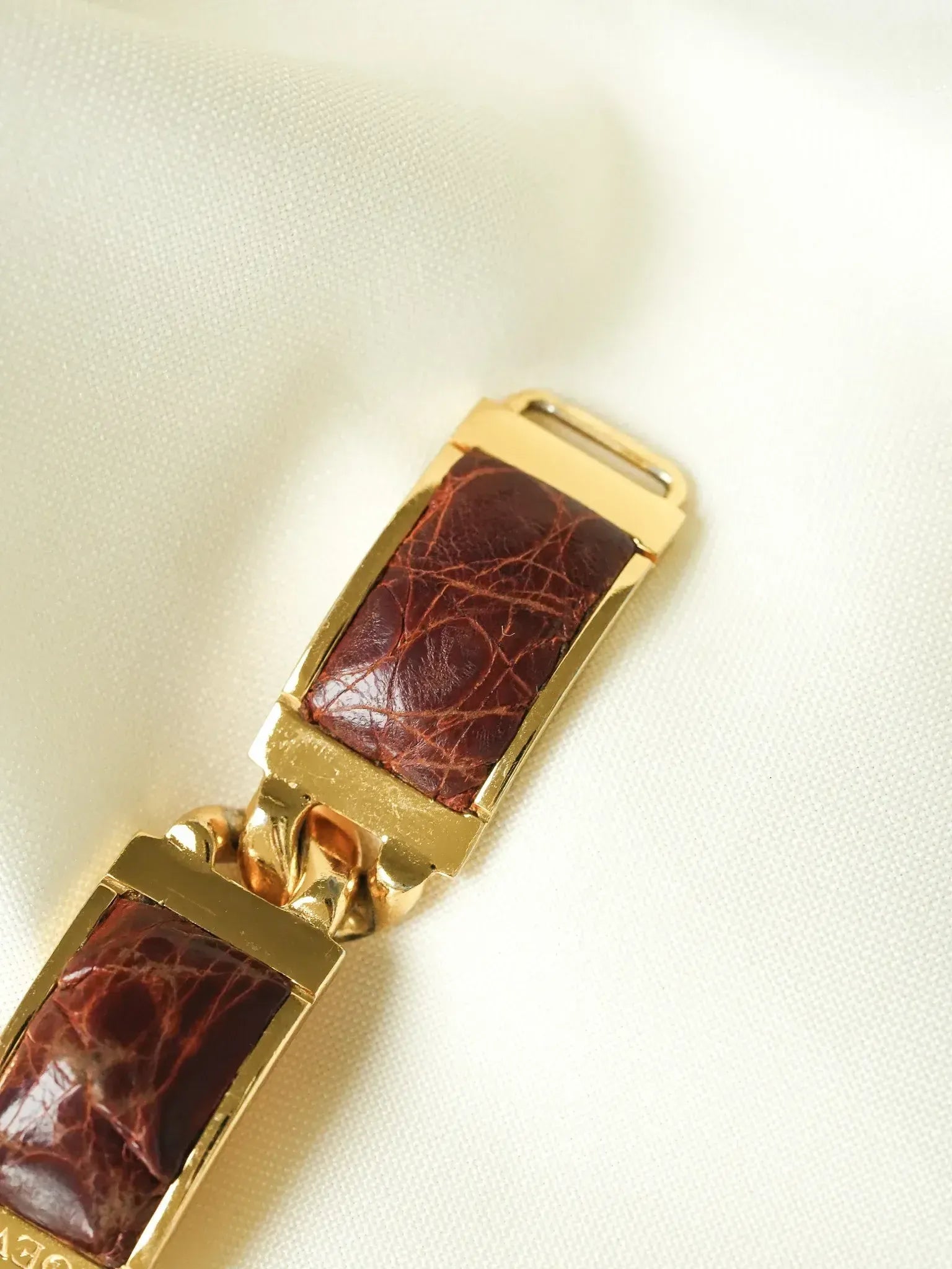 Loewe - Montre bracelet plaqué or cuir marron - 1990s - Atelier Victor