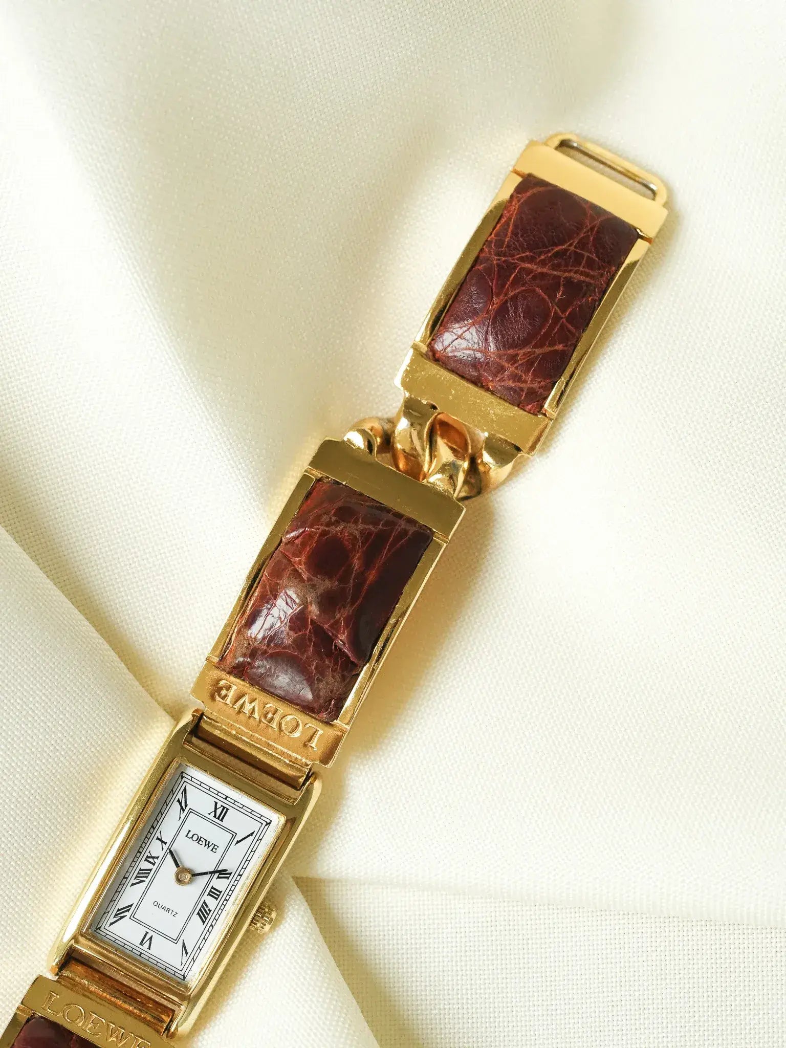Loewe - Montre bracelet plaqué or cuir marron - 1990s - Atelier Victor