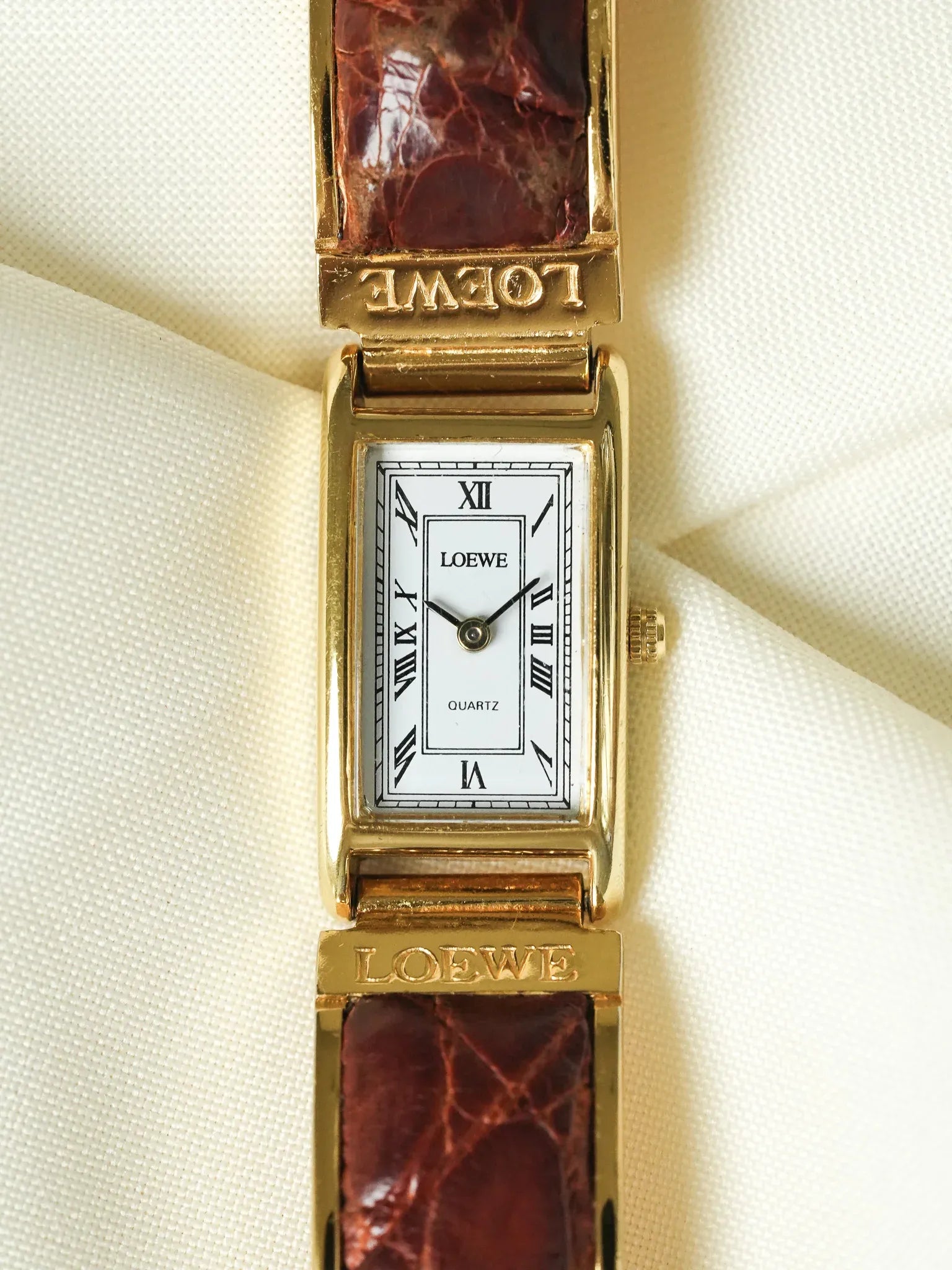 Loewe - Montre bracelet plaqué or cuir marron - 1990s - Atelier Victor - Vintage Shop