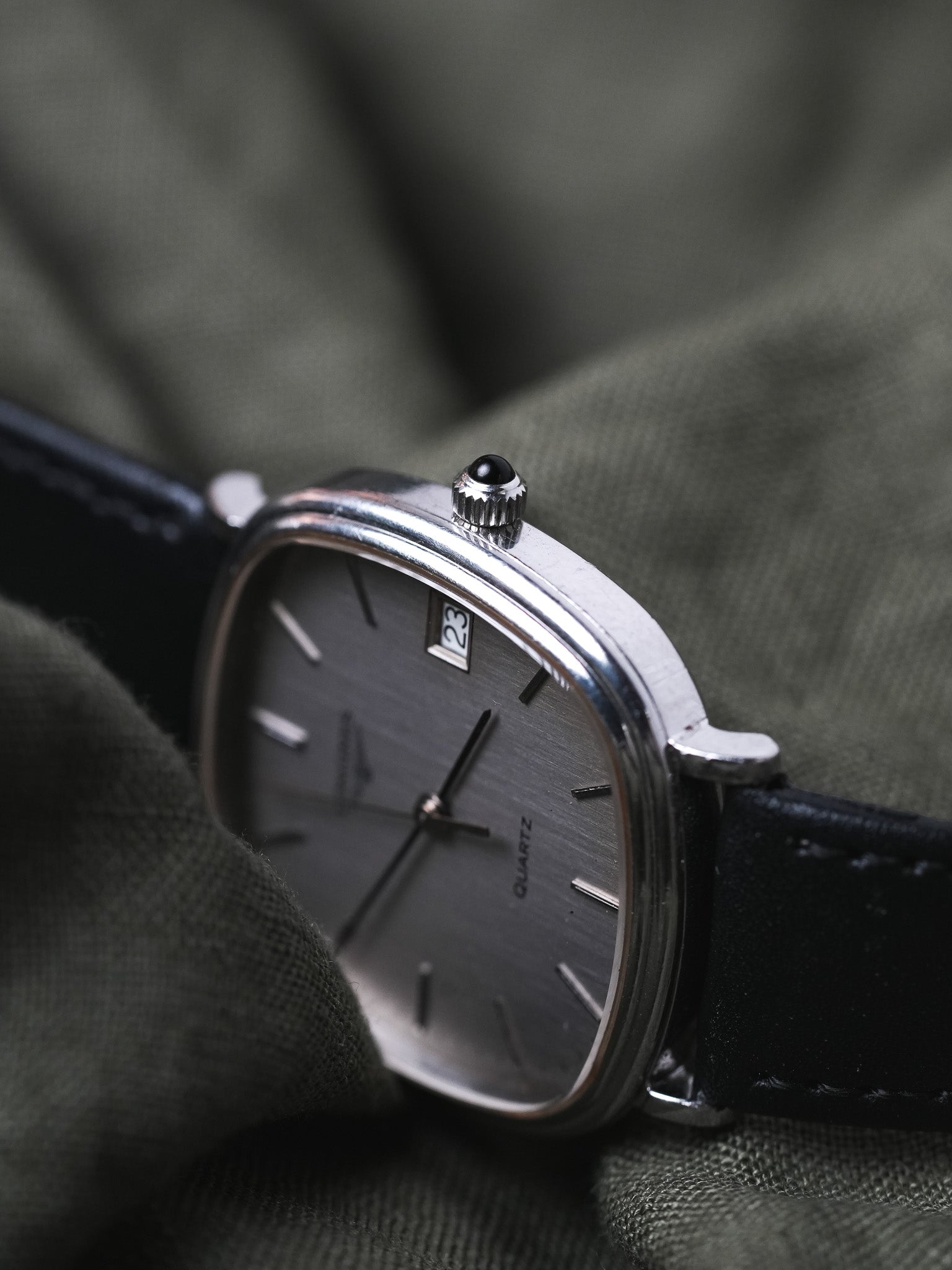 Longines - Cadran TV Acier Patiné date - 1980s - Atelier Victor - Vintage Shop