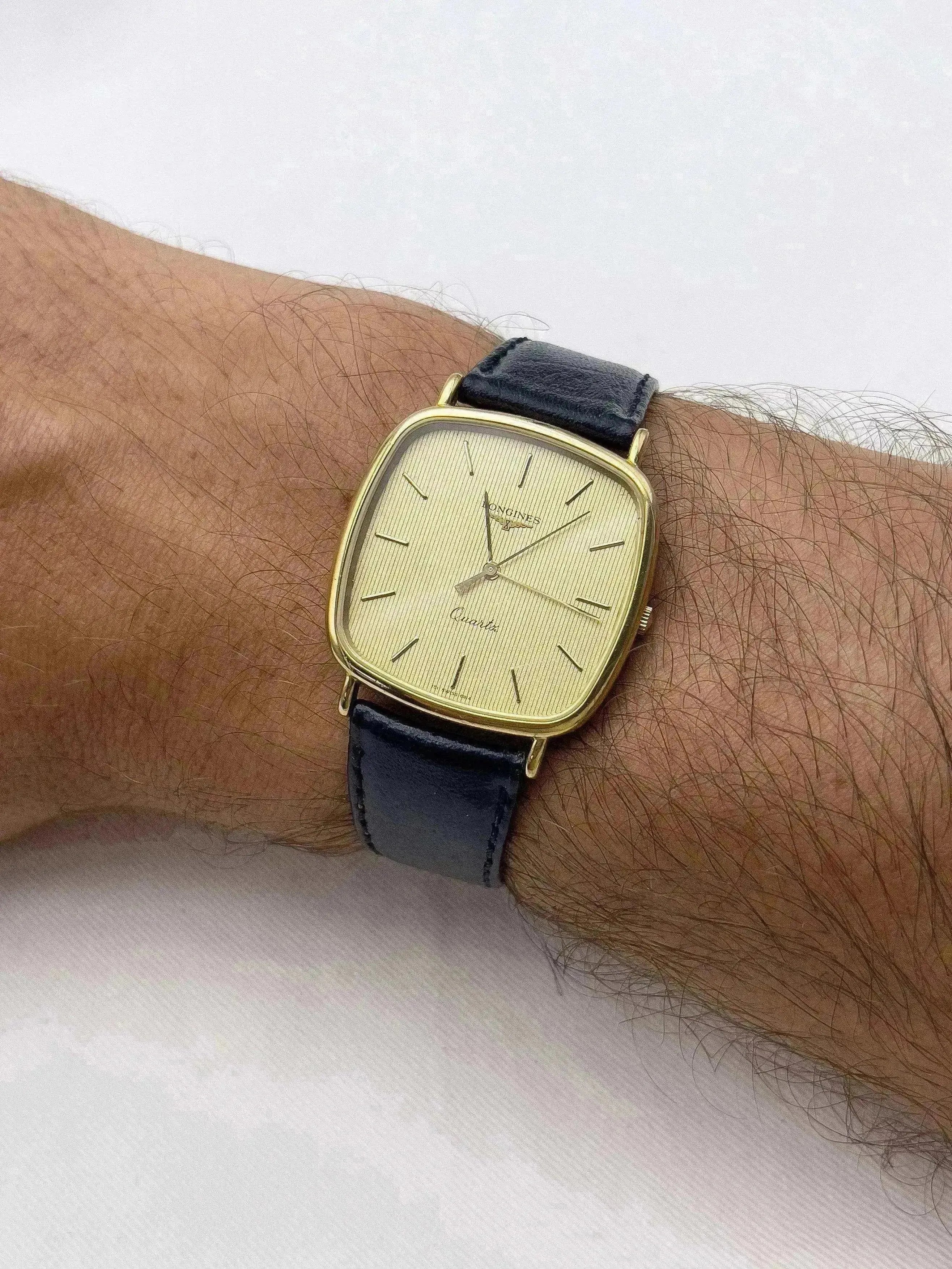 Longines - Carré Tapissée Gold - 1982 - Atelier Victor