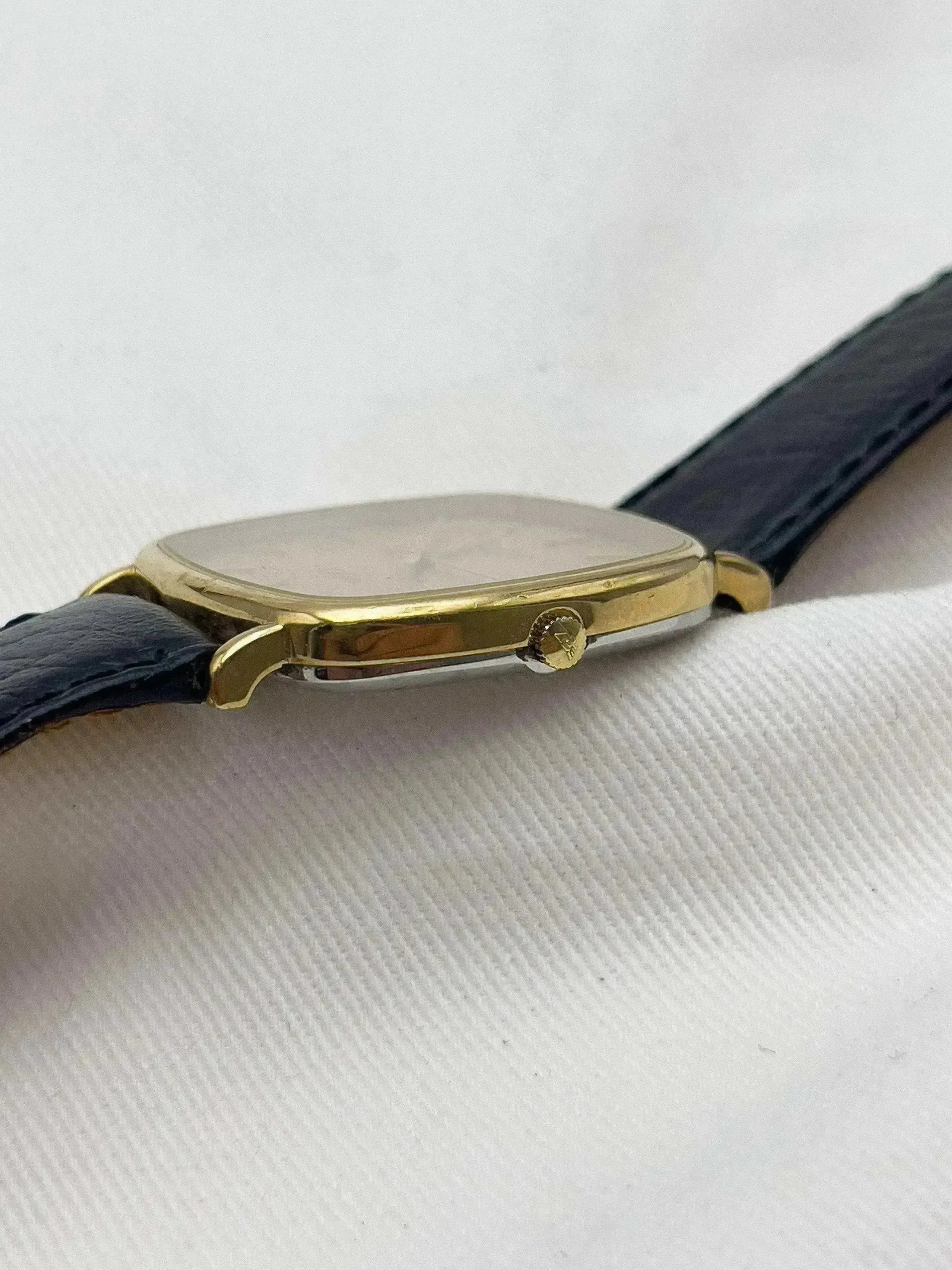 Longines - Carré Tapissée Gold - 1982 - Atelier Victor
