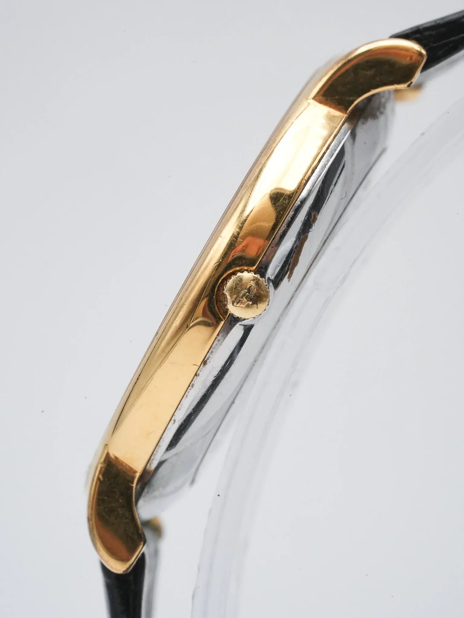 Longines - Circle Cadran doré lin date - 1980s - Atelier Victor - Vintage Shop