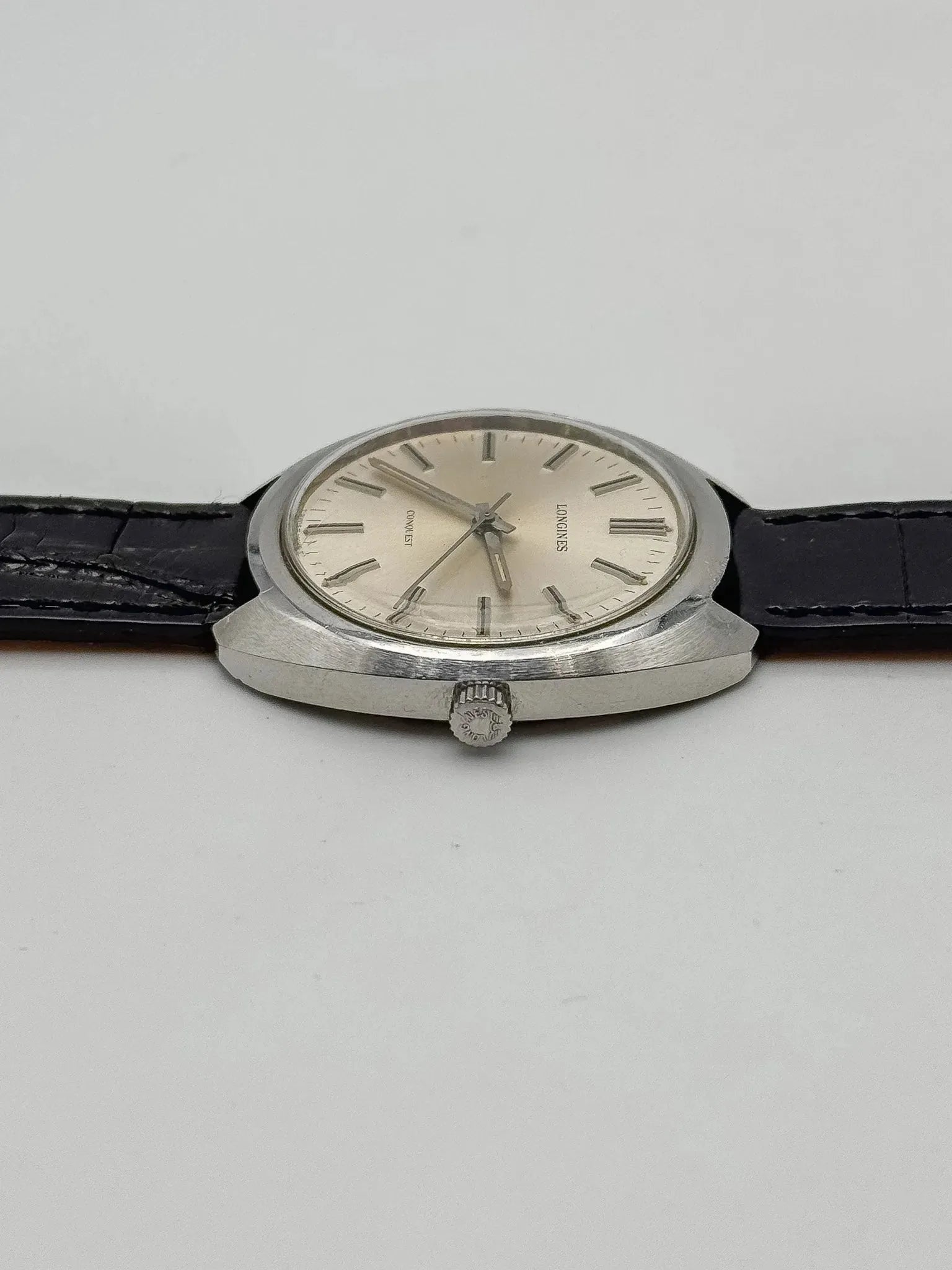 Longines - Conquest Tonneau Champagne - 1980s - Atelier Victor Paris - Vintage Watch Shop Dubai