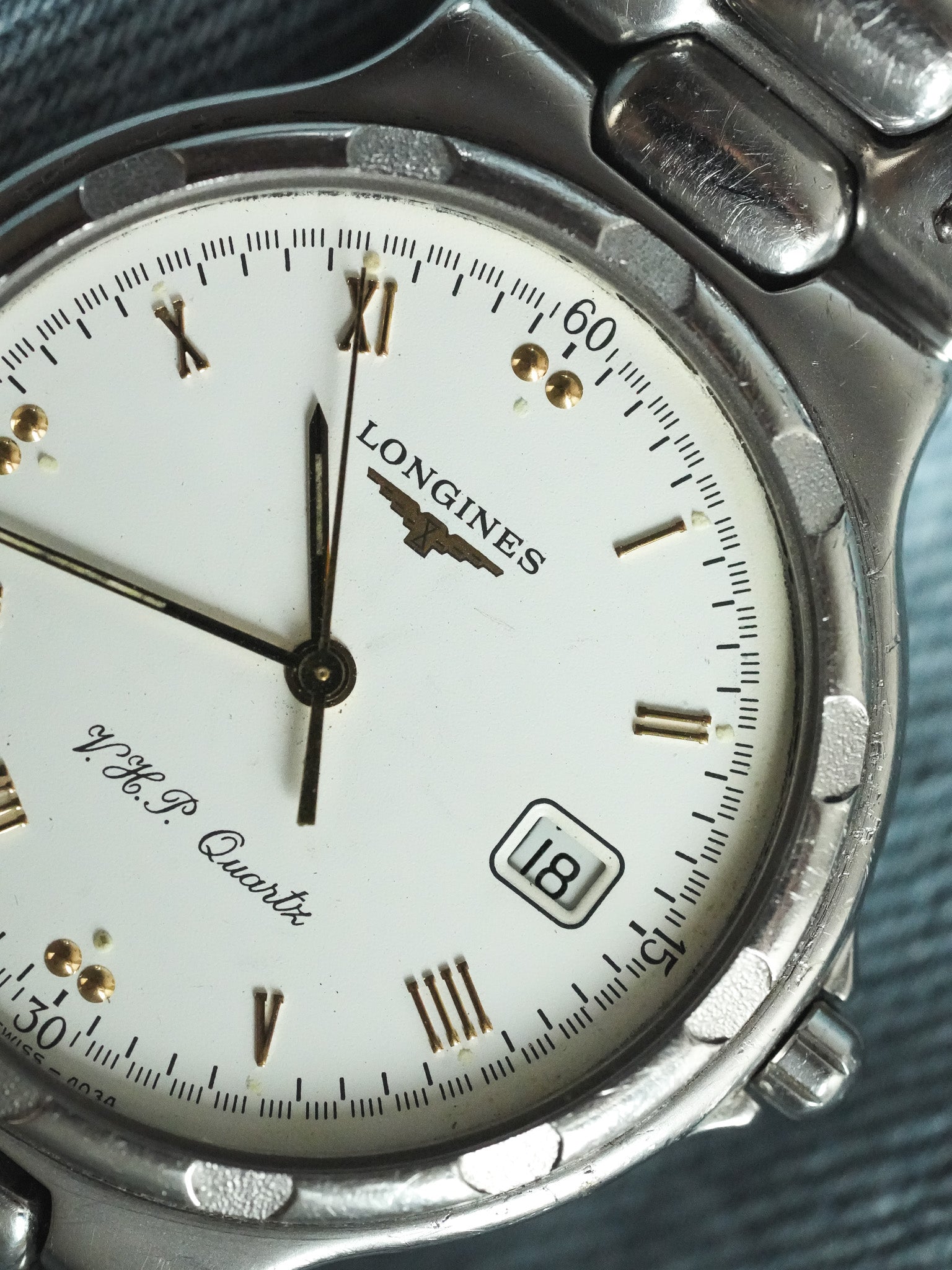 Longines - Conquest V.H.P Acier Date Blanc Index Or - 1990s - Atelier Victor - Vintage Shop