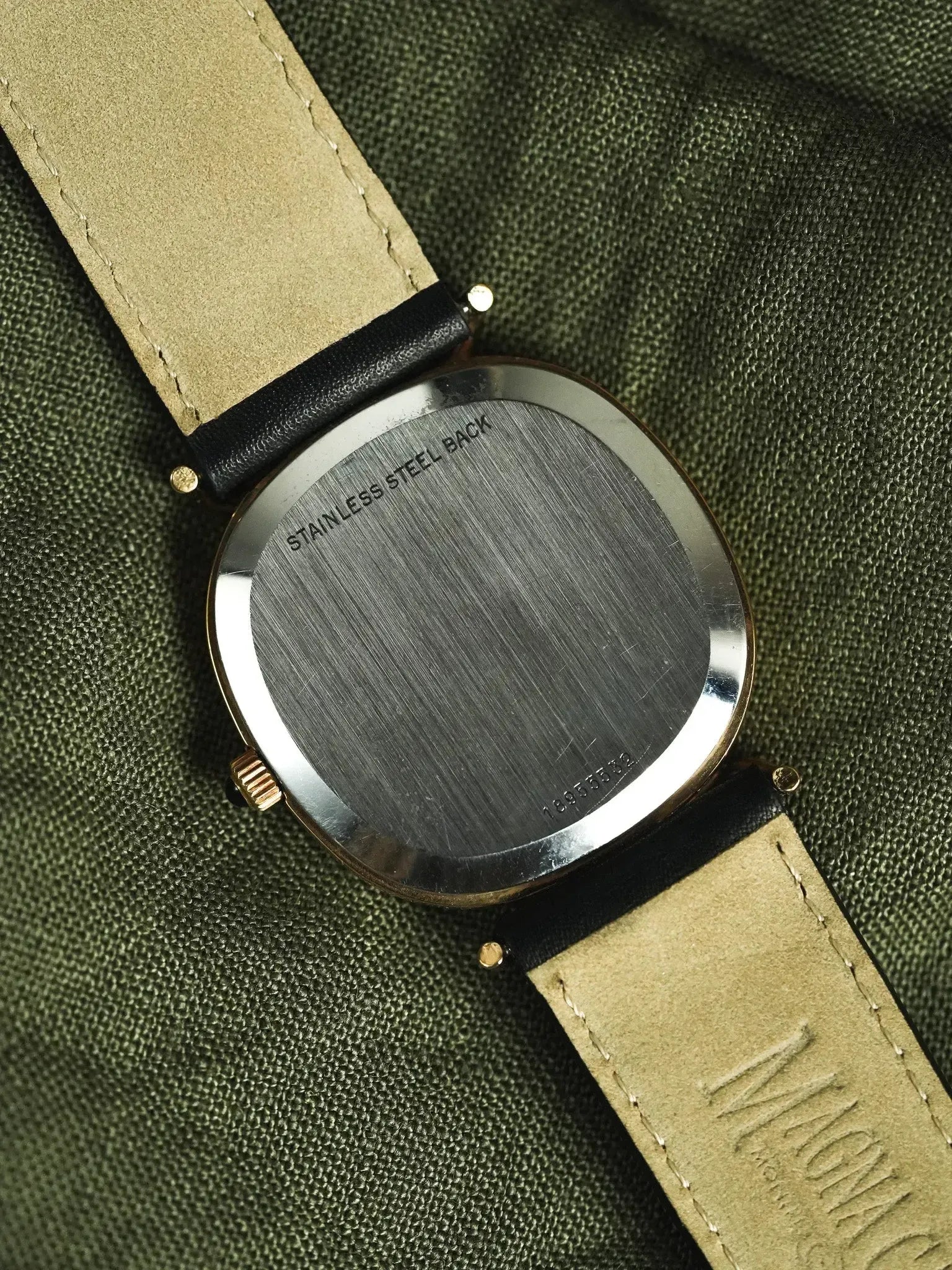 Longines - Cornes Centrales Or Cabochon Noir - 1980s - Atelier Victor