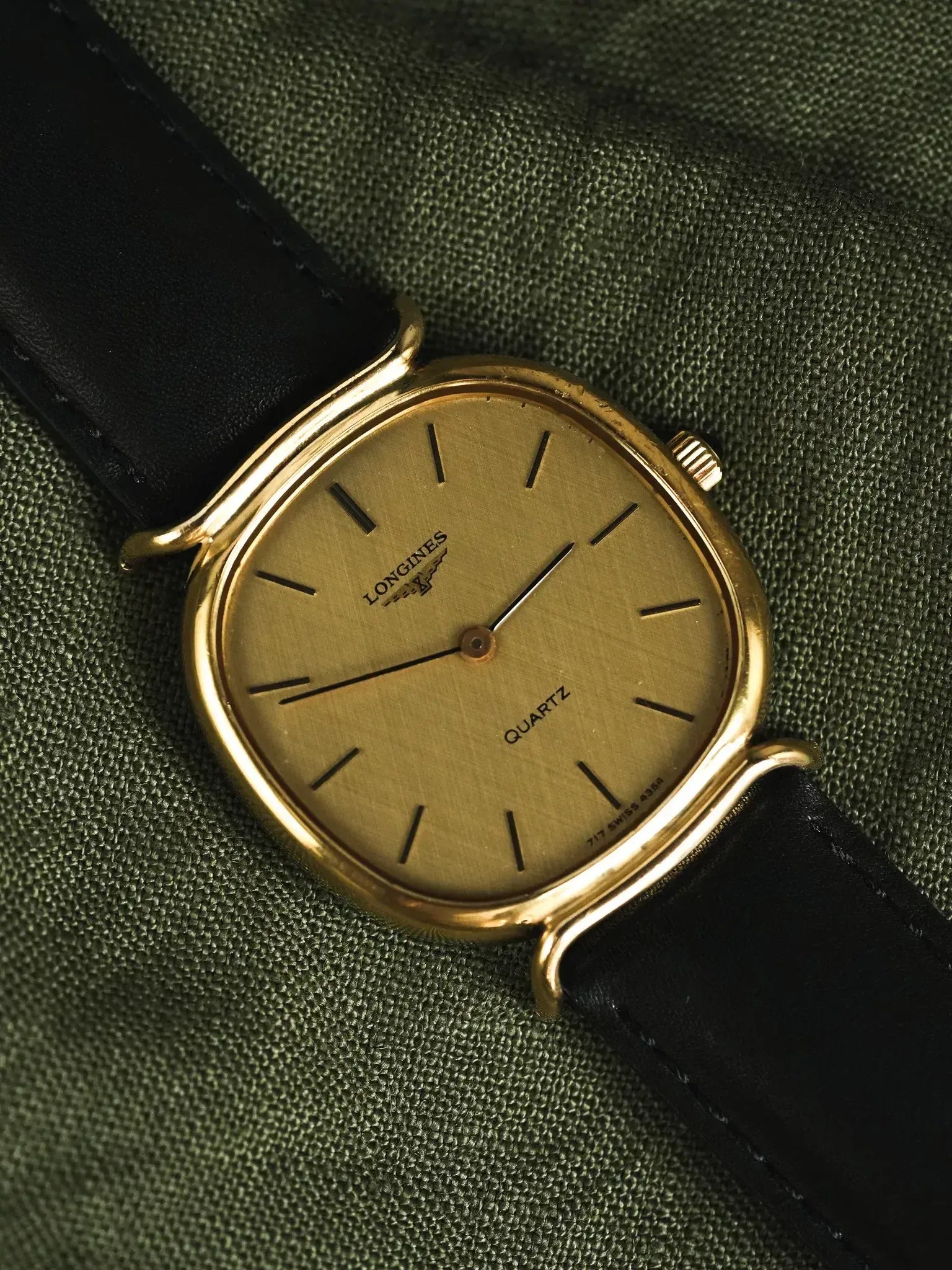 Longines - Cornes Centrales Or Cabochon Noir - 1980s - Atelier Victor