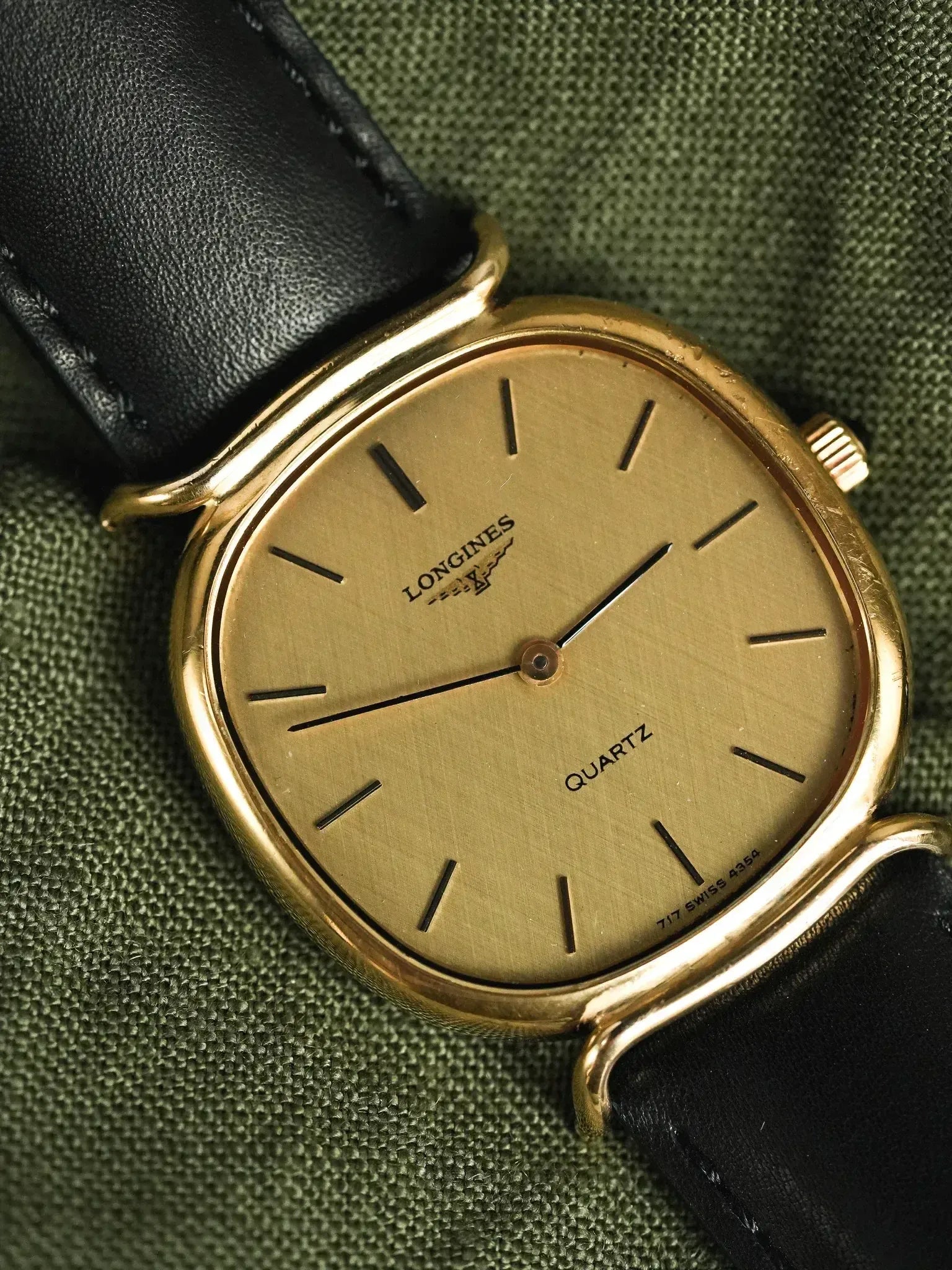 Longines - Cornes Centrales Or Cabochon Noir - 1980s - Atelier Victor