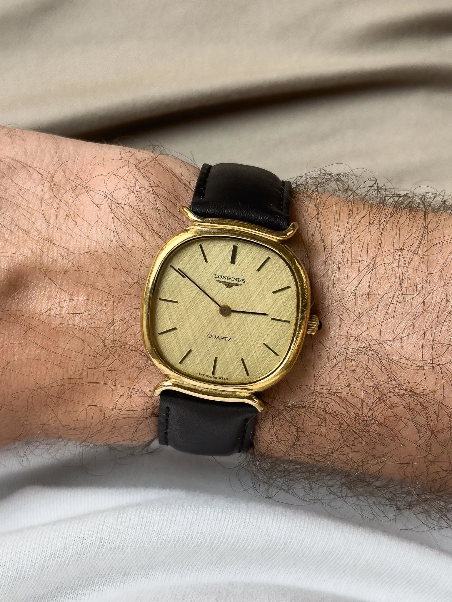 Longines - Cornes Centrales Or Cabochon Noir - 1980s - Atelier Victor