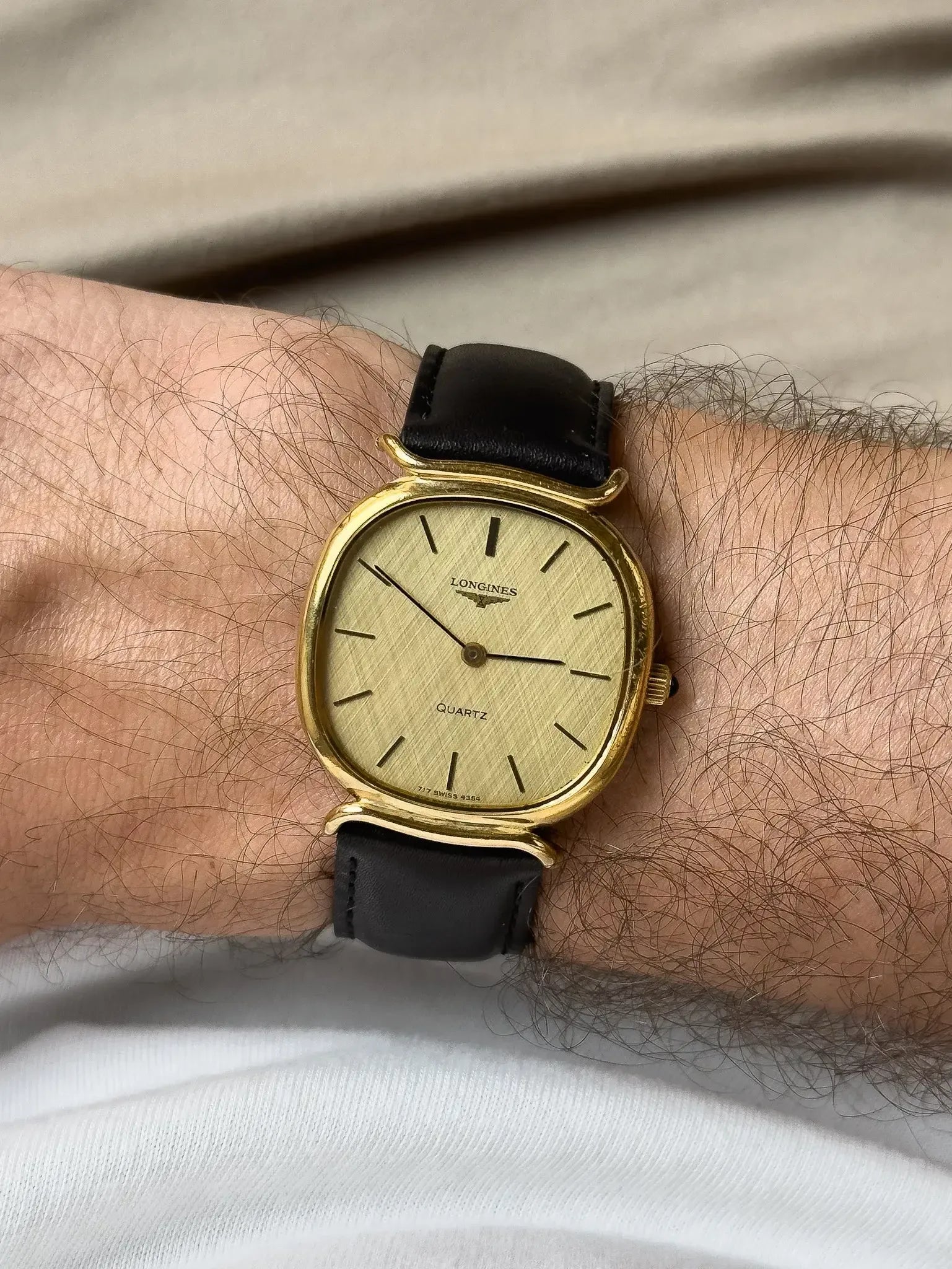 Longines - Cornes Centrales Or Cabochon Noir - 1980s - Atelier Victor