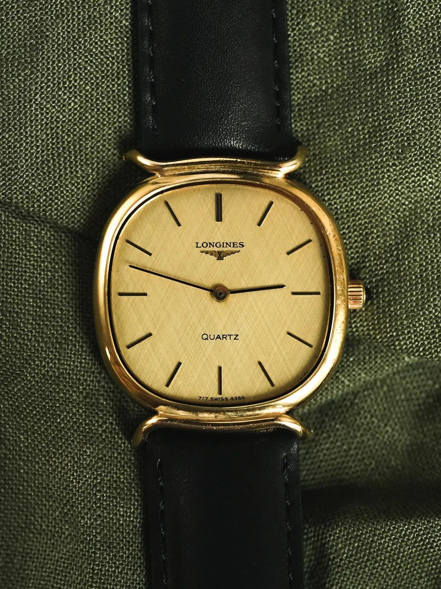 Longines - Cornes Centrales Or Cabochon Noir - 1980s - Atelier Victor