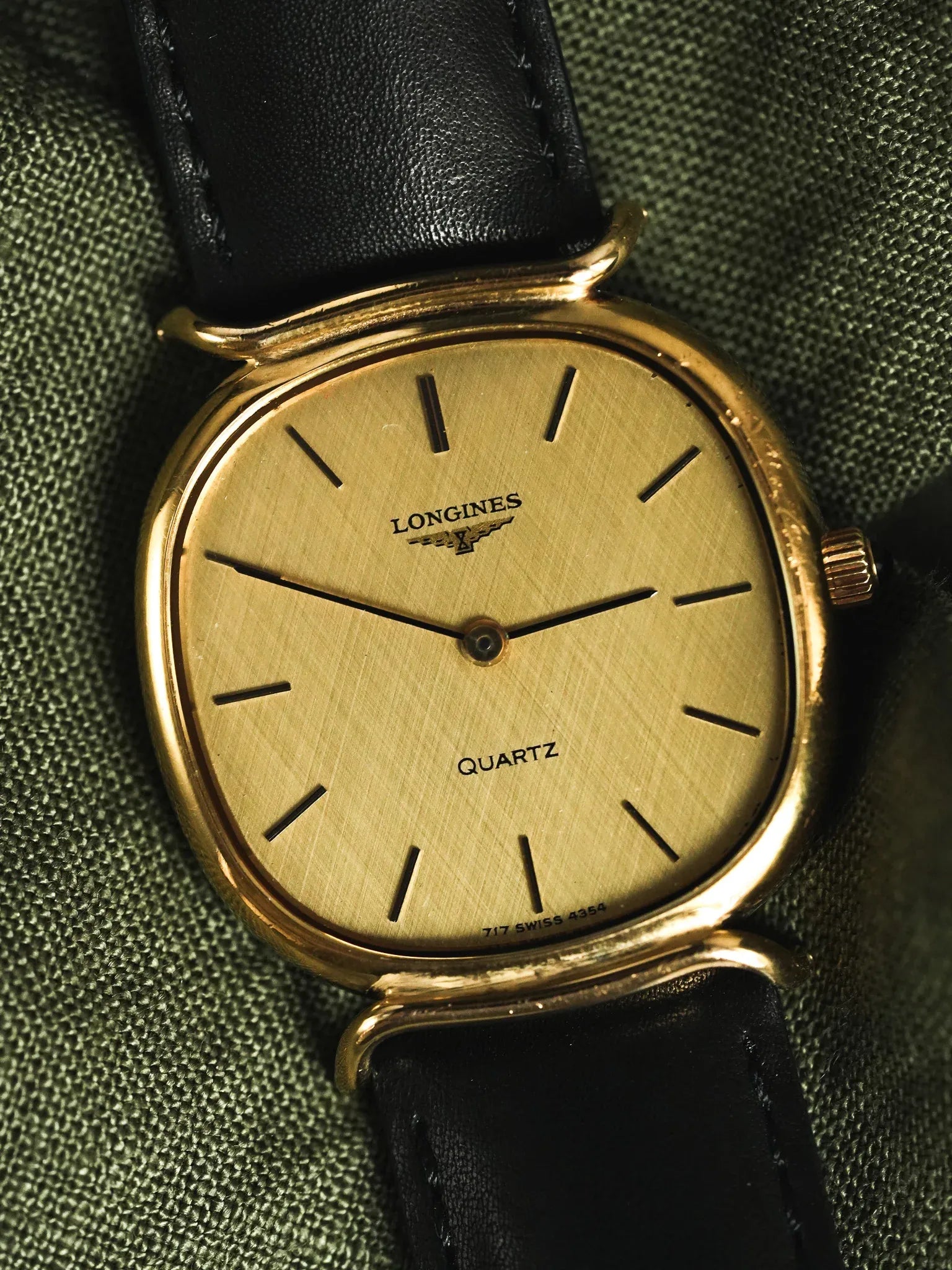 Longines - Cornes Centrales Or Cabochon Noir - 1980s - Atelier Victor