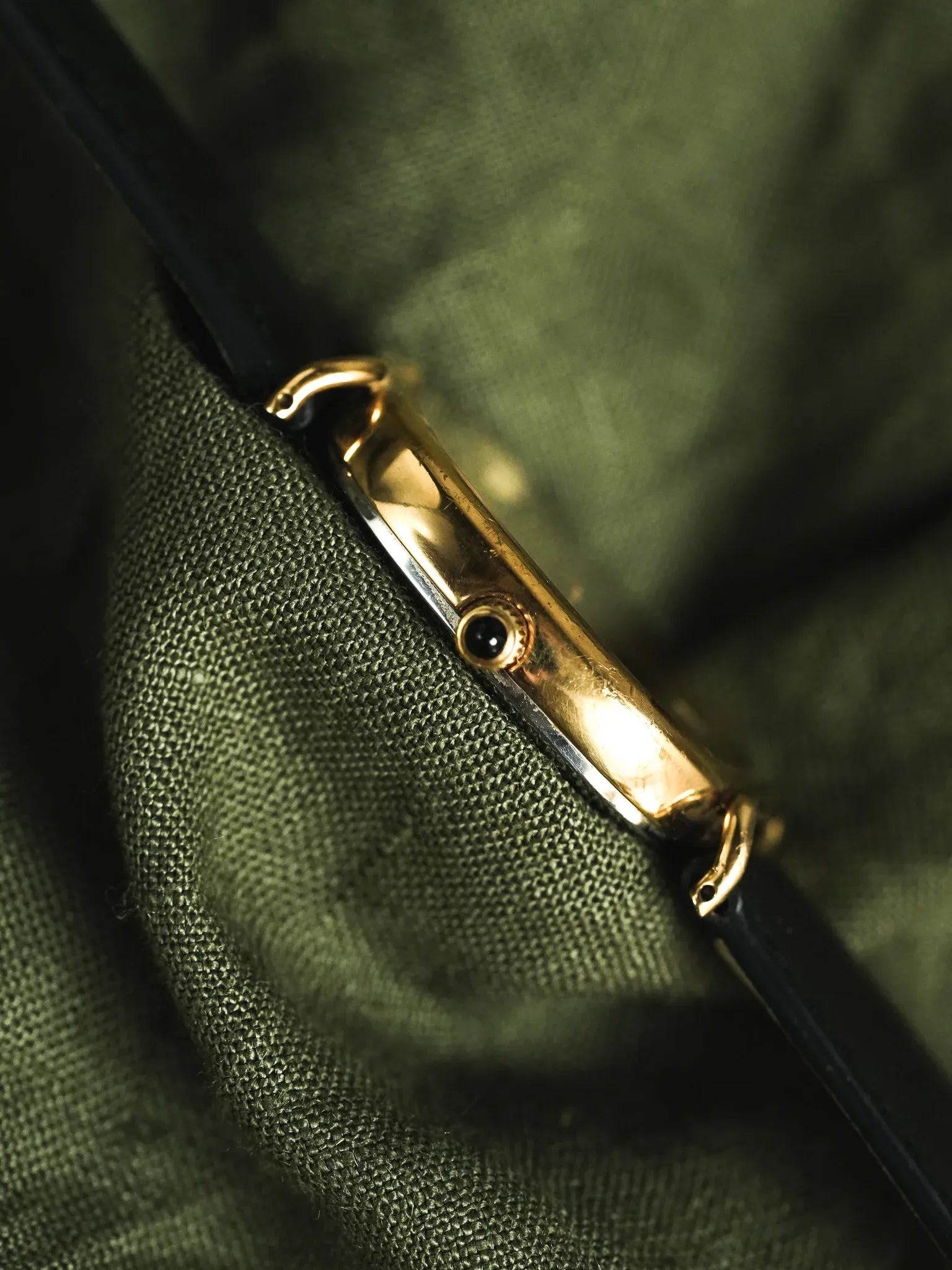 Longines - Cornes Centrales Or Cabochon Noir - 1980s - Atelier Victor